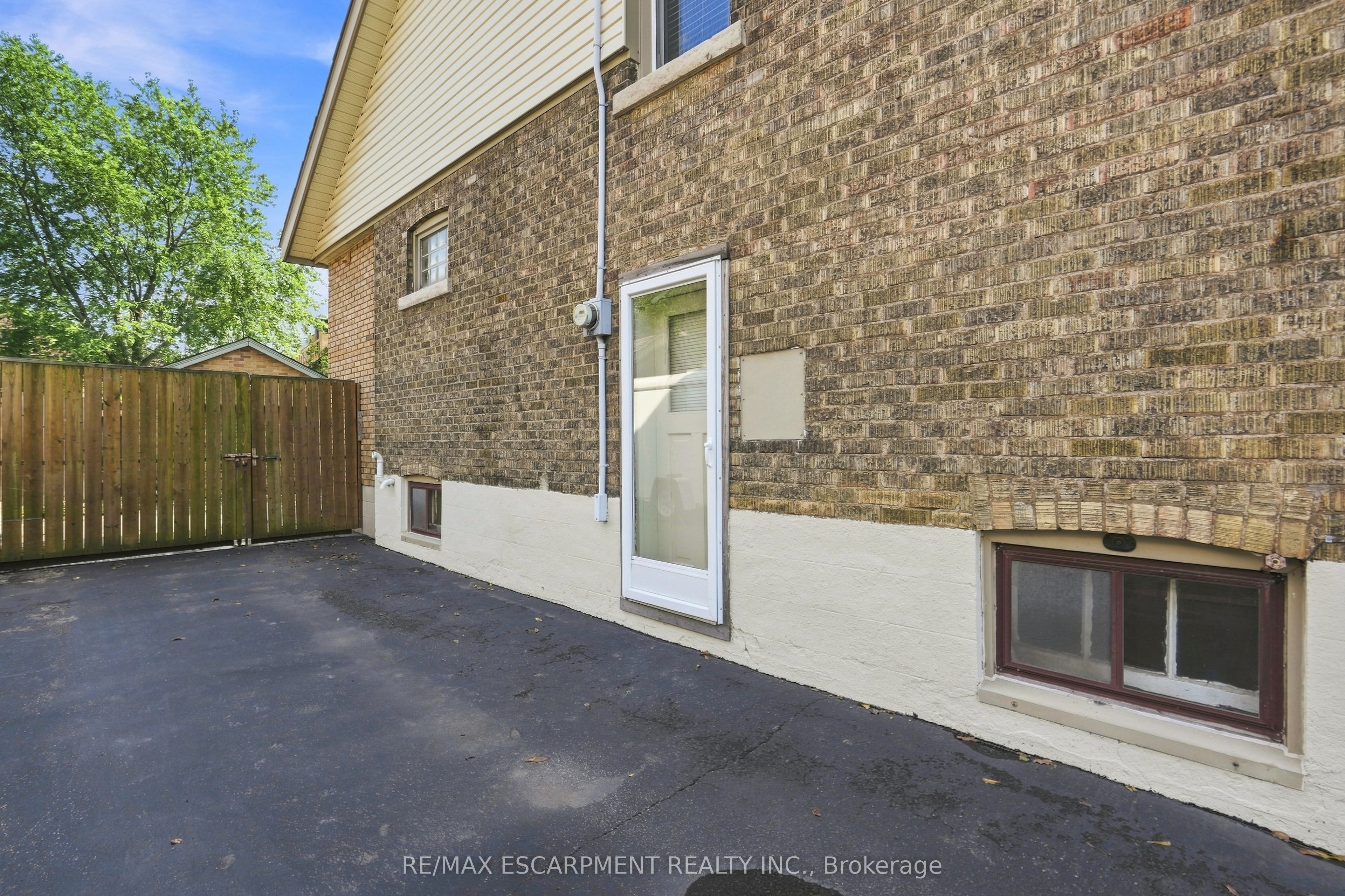 163 Grosvenor Avenue S Property Photo 44