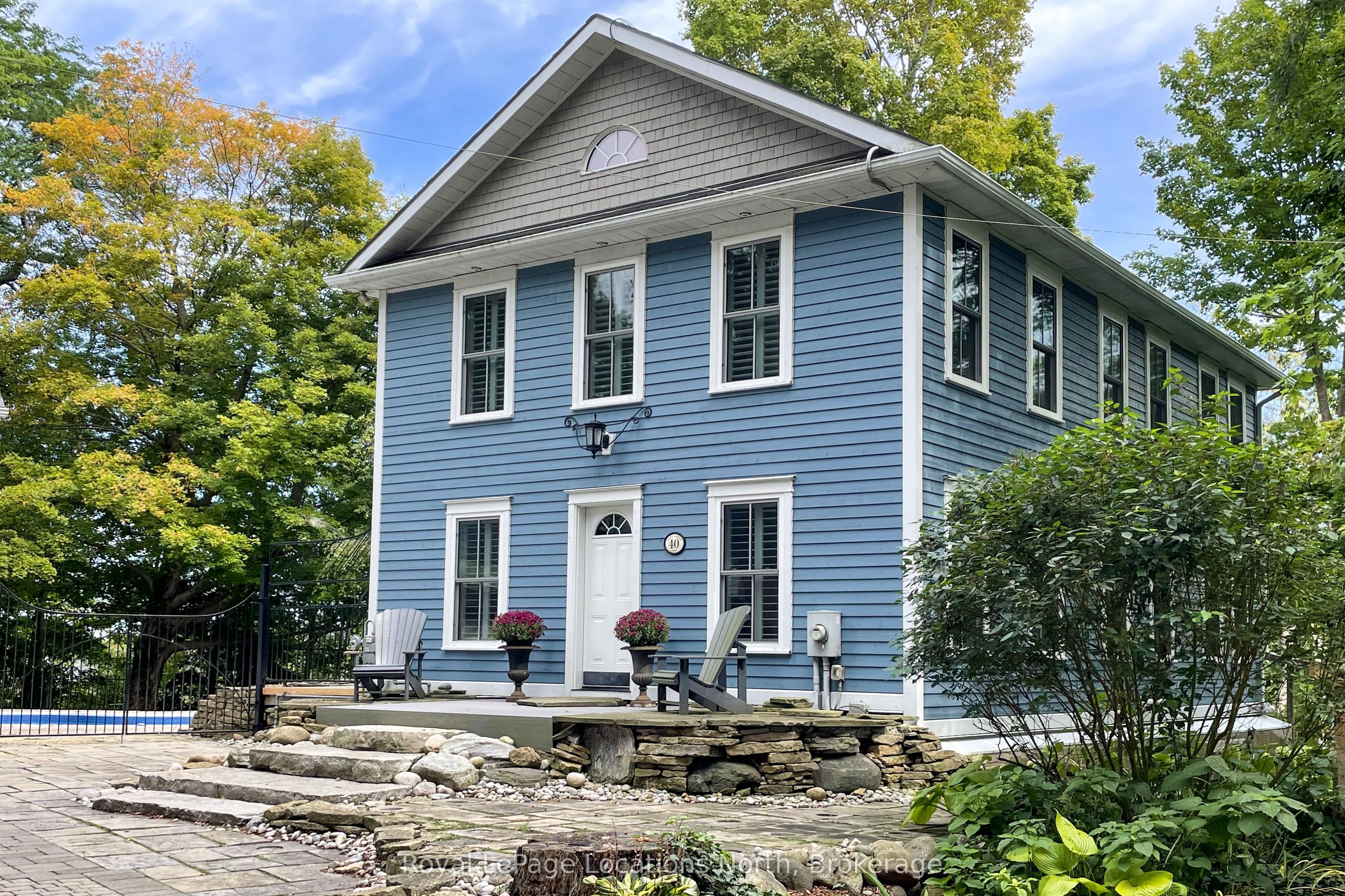 40 Alice Street E Property Photo 1