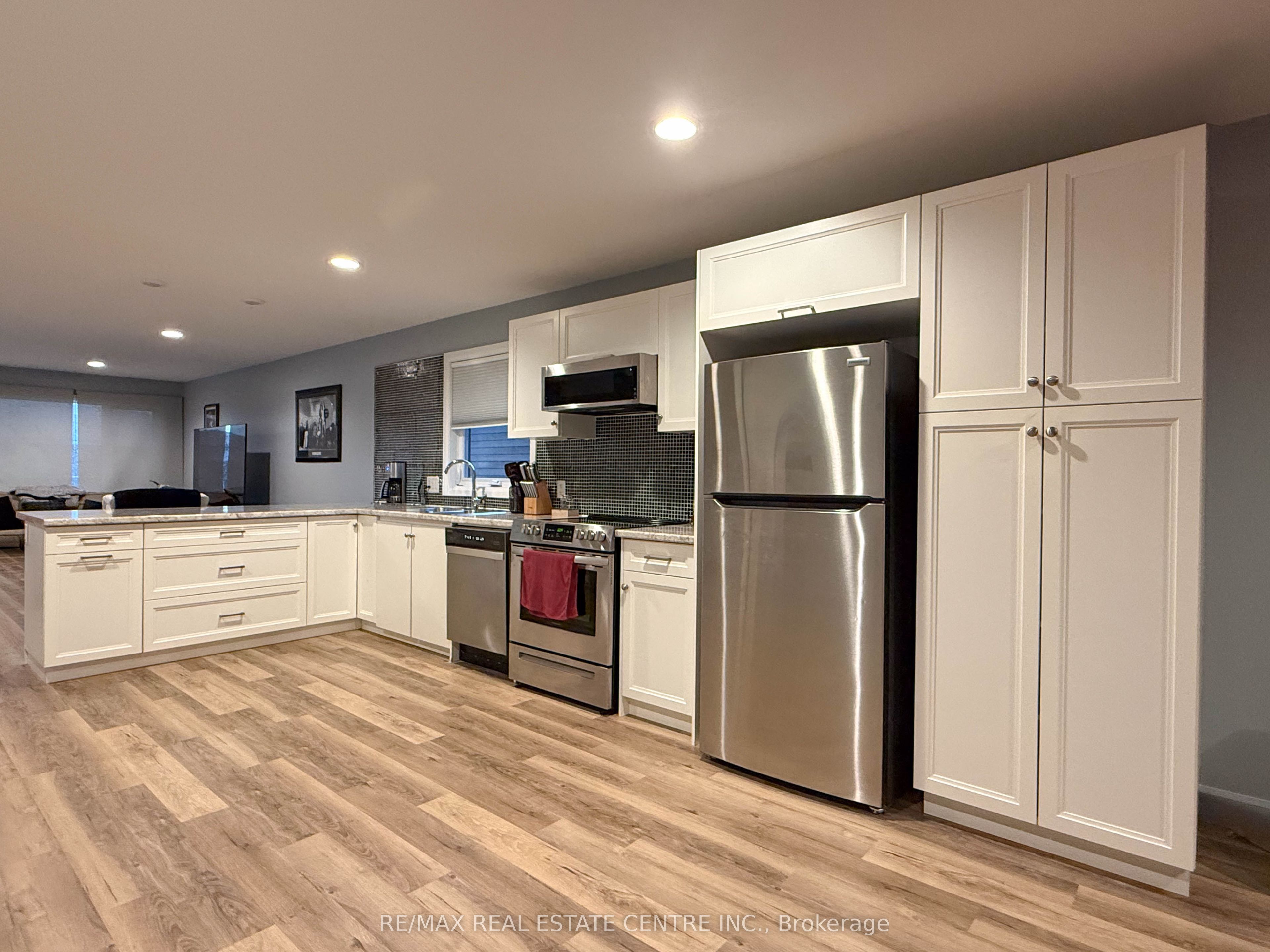 101 Grassland Grove Property Photo 3