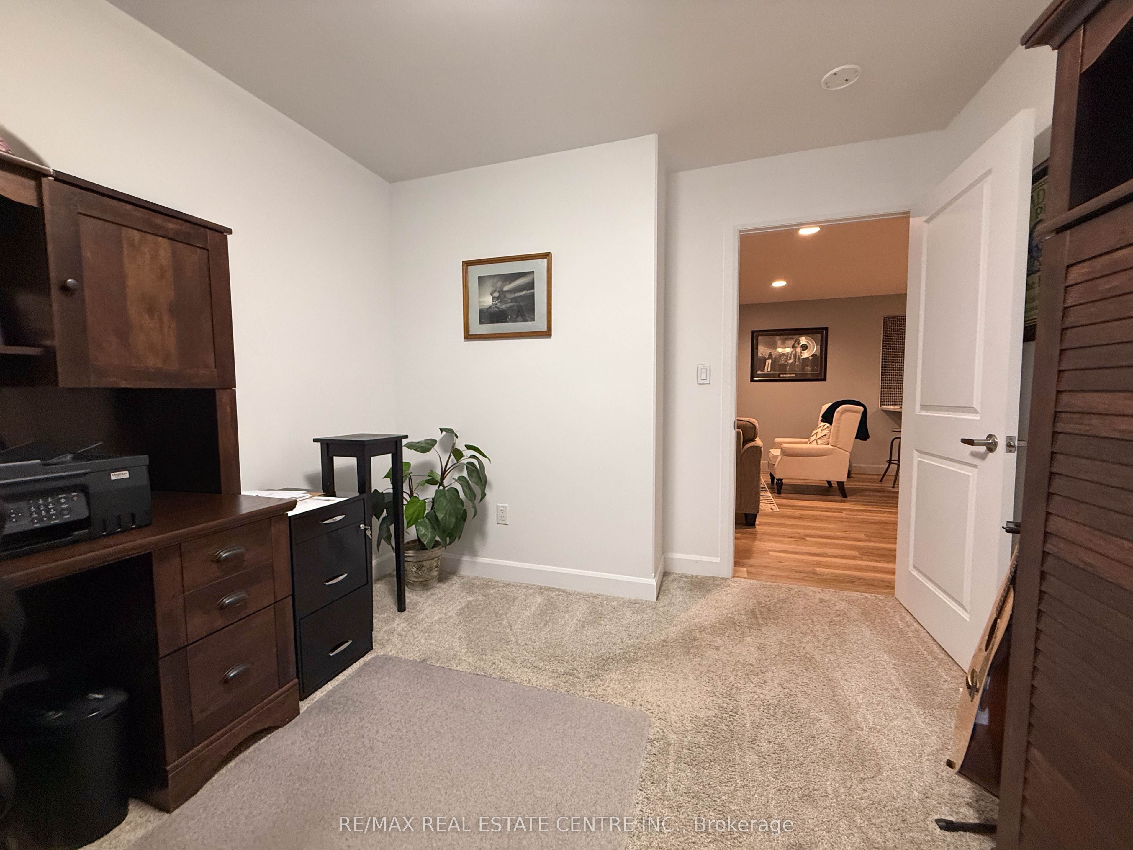 101 Grassland Grove Property Photo 8