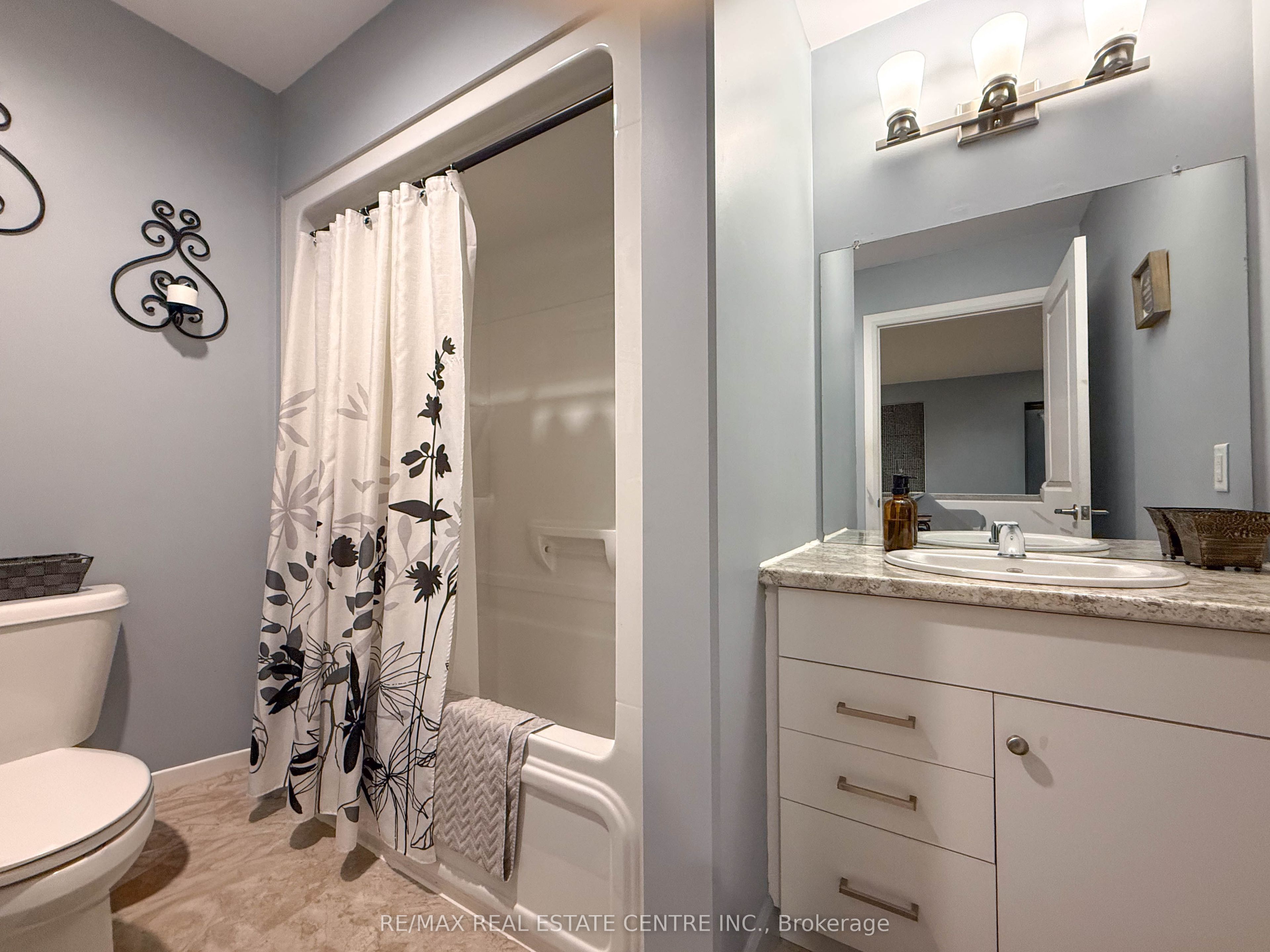 101 Grassland Grove Property Photo 9