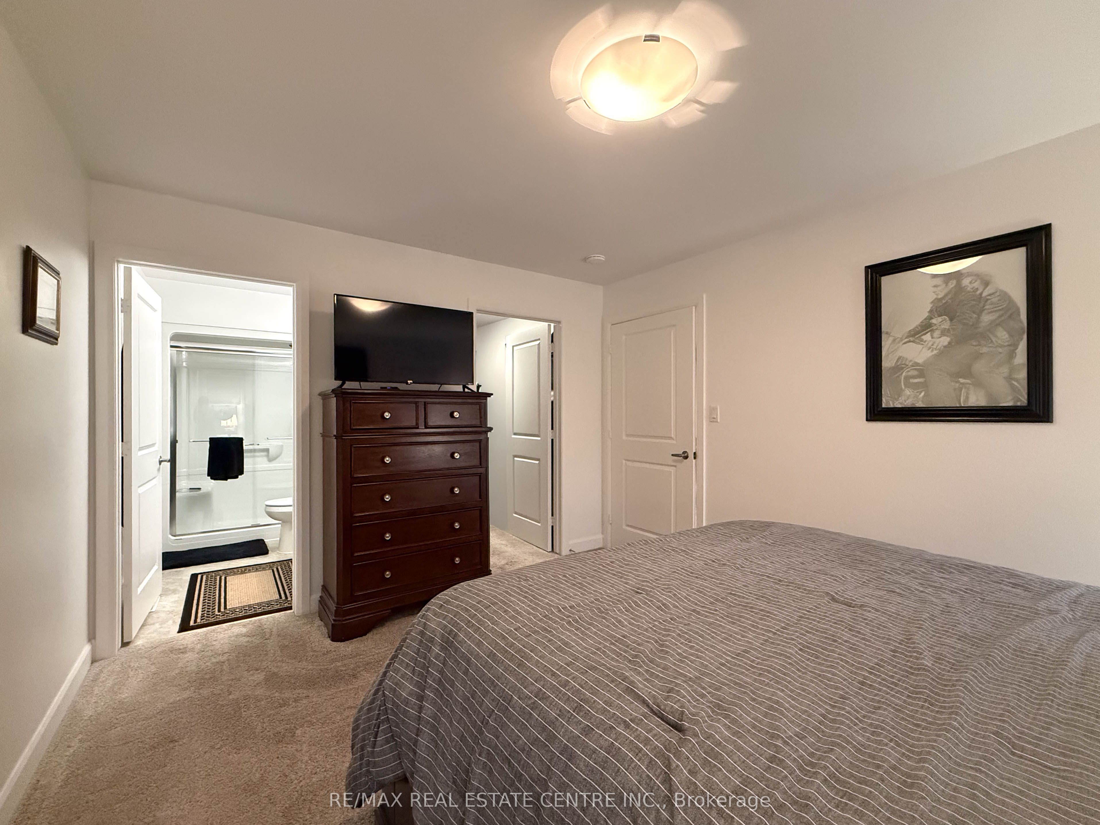 101 Grassland Grove Property Photo 12