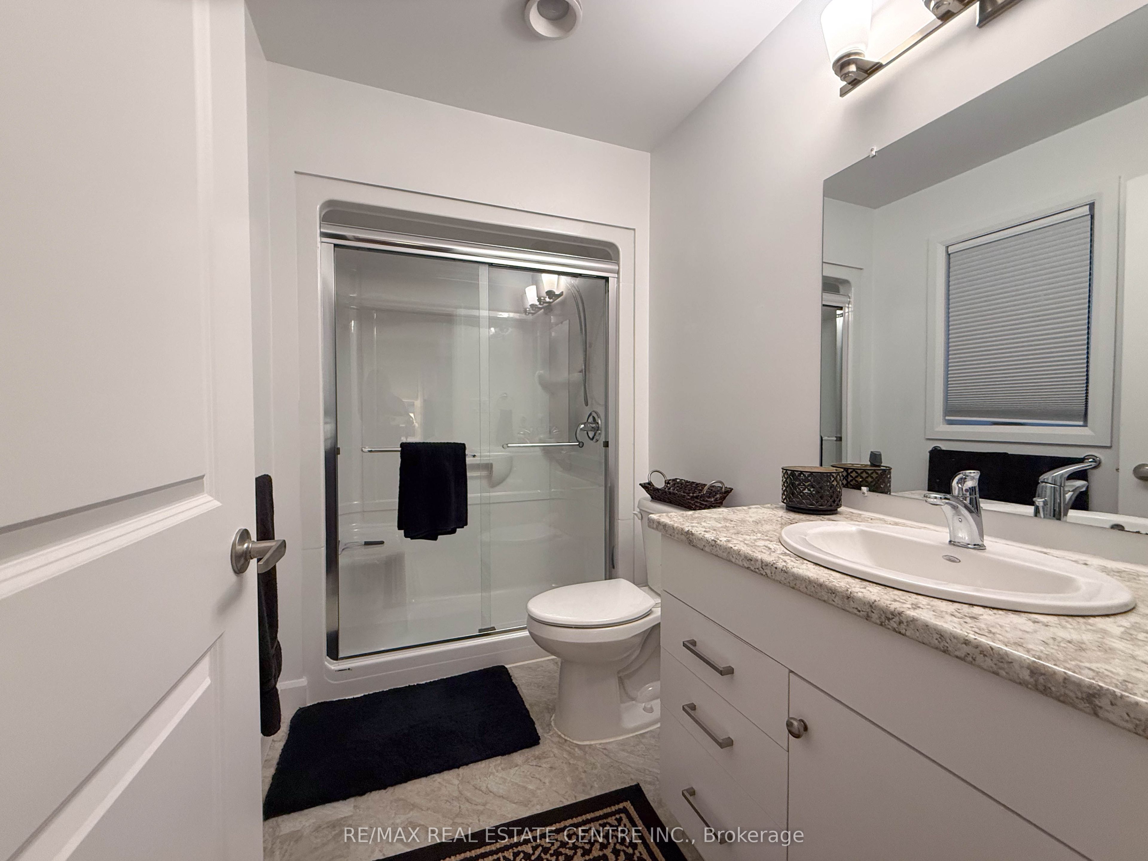 101 Grassland Grove Property Photo 13