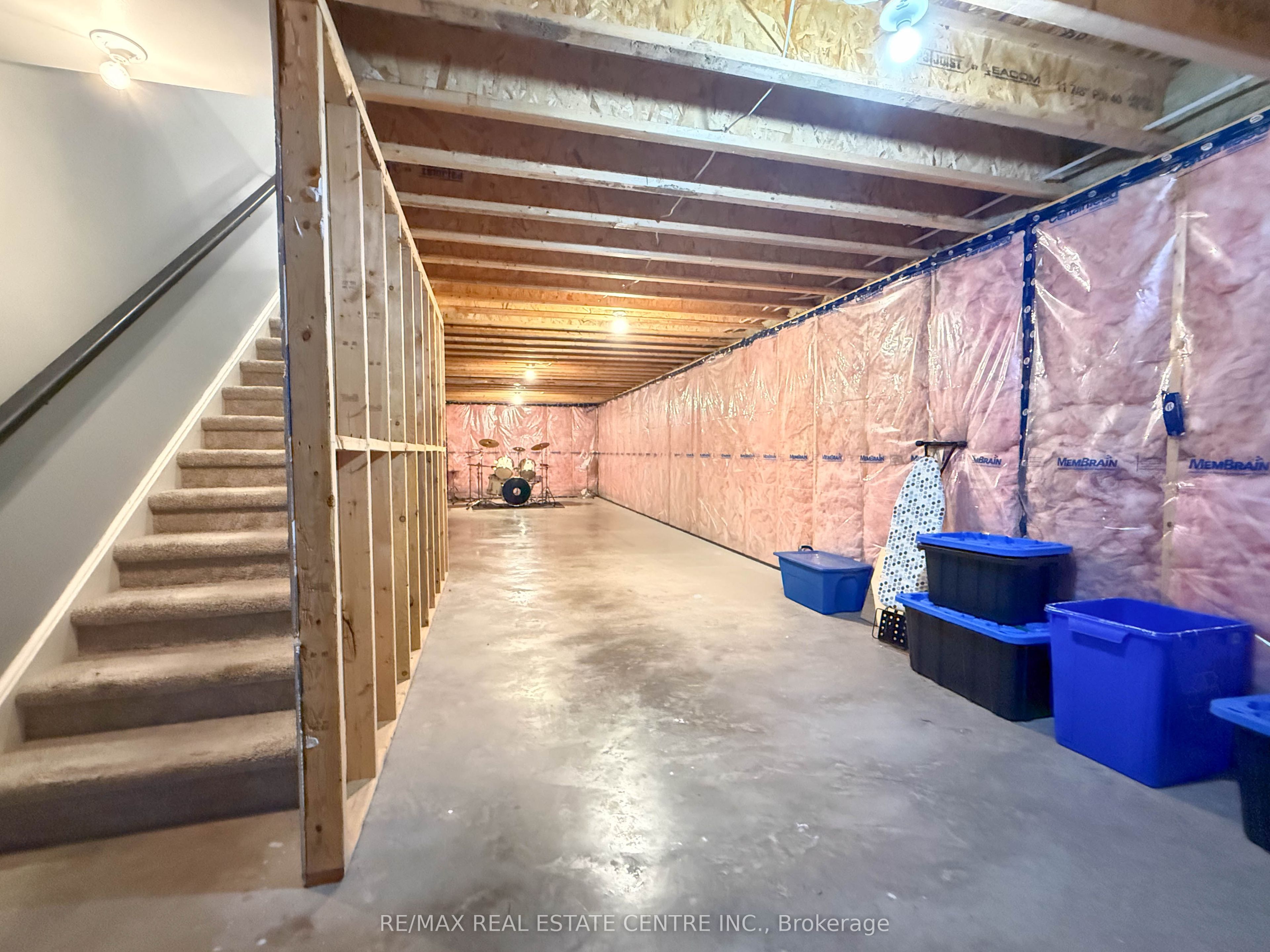 101 Grassland Grove Property Photo 14