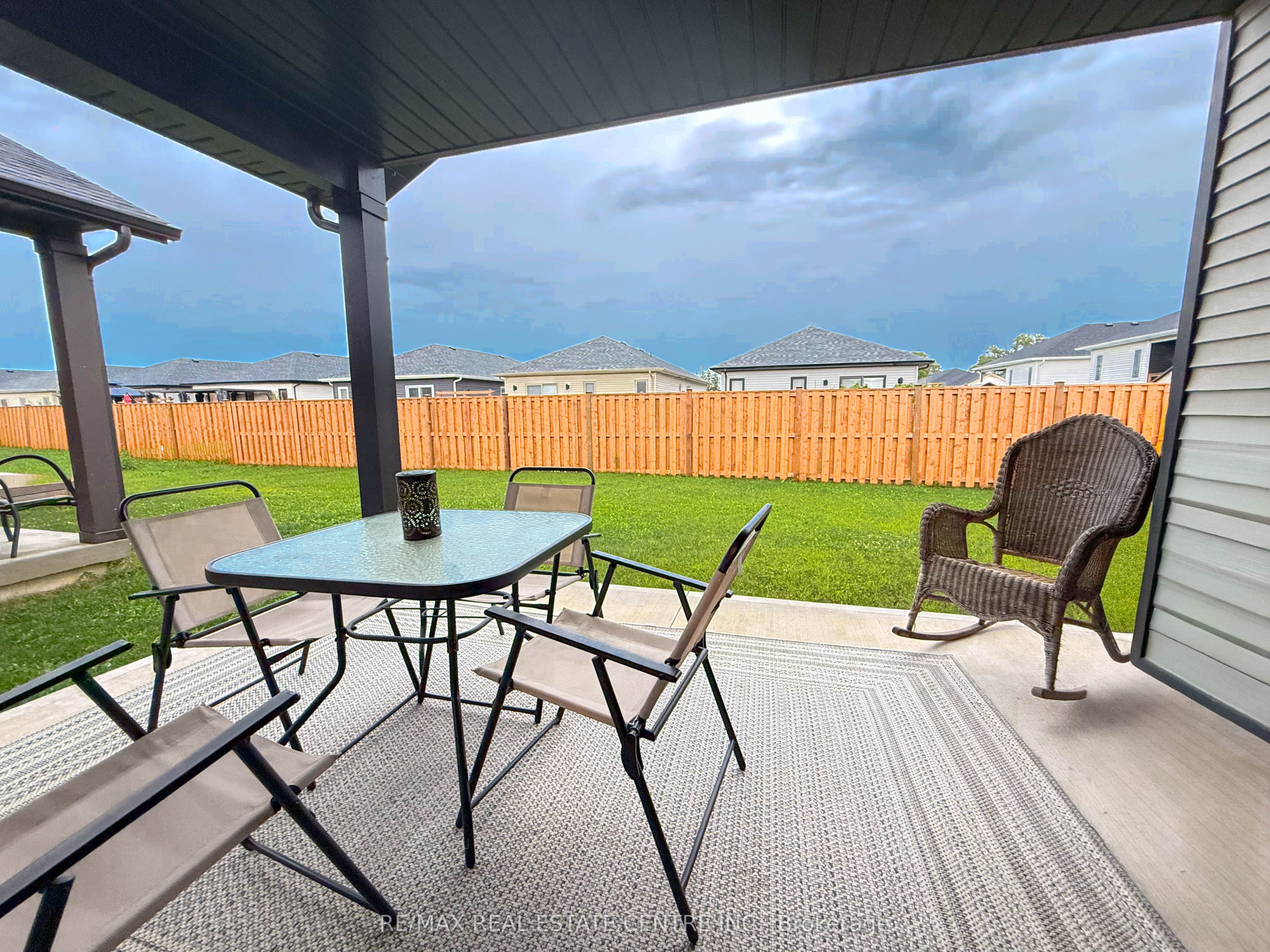 101 Grassland Grove Property Photo 16