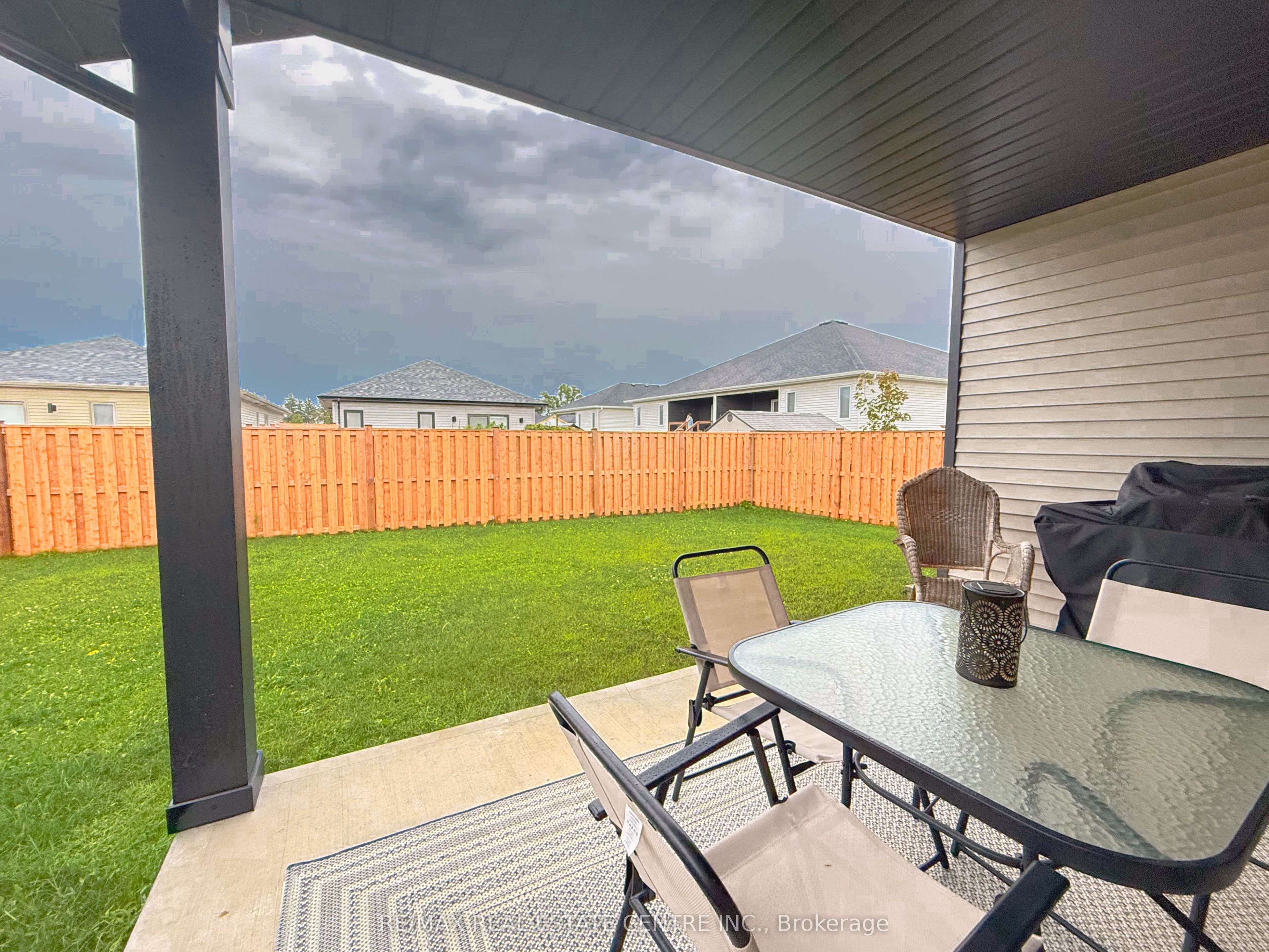 101 Grassland Grove Property Photo 17