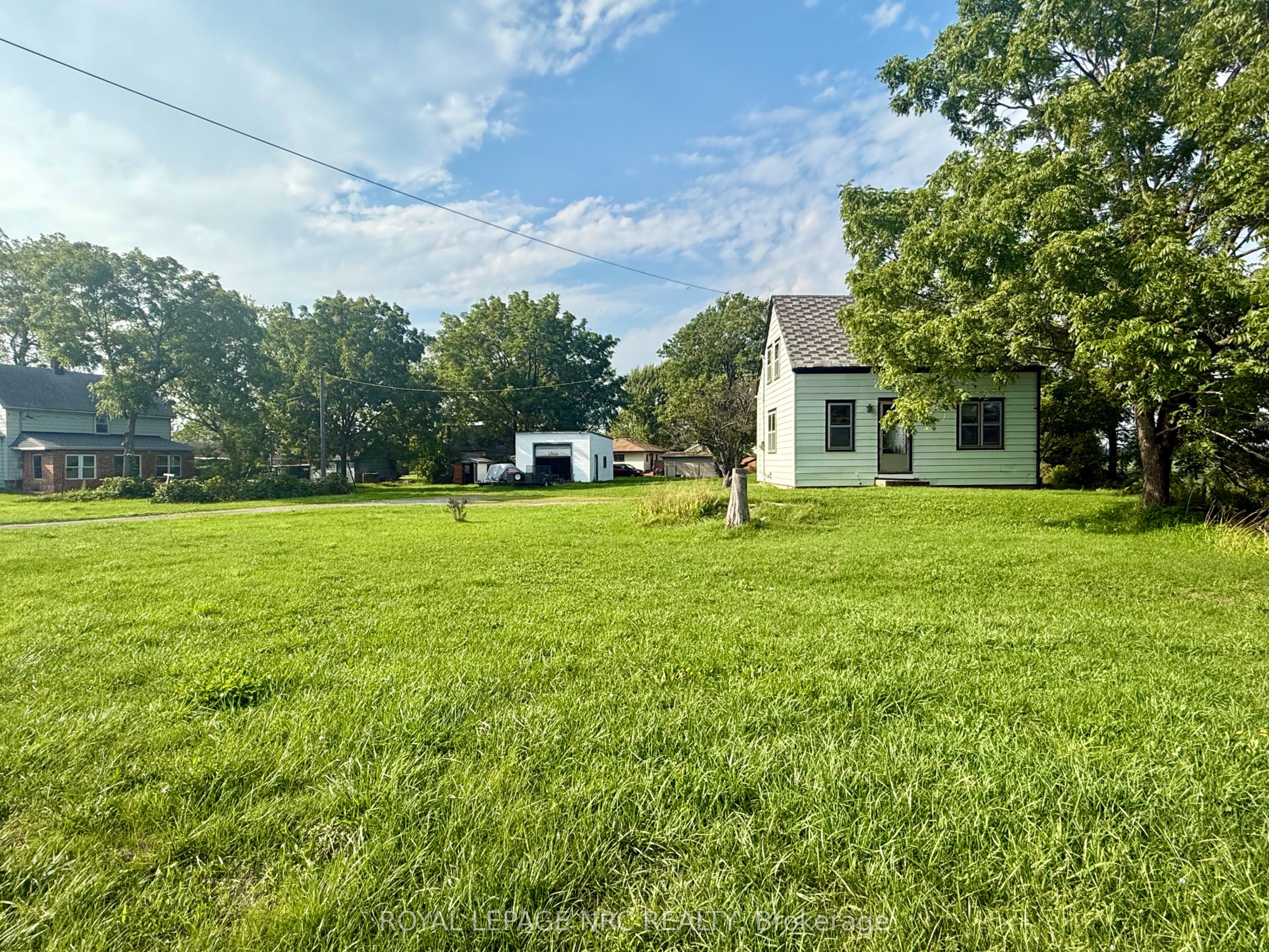 735 Main Street W Property Photo 1