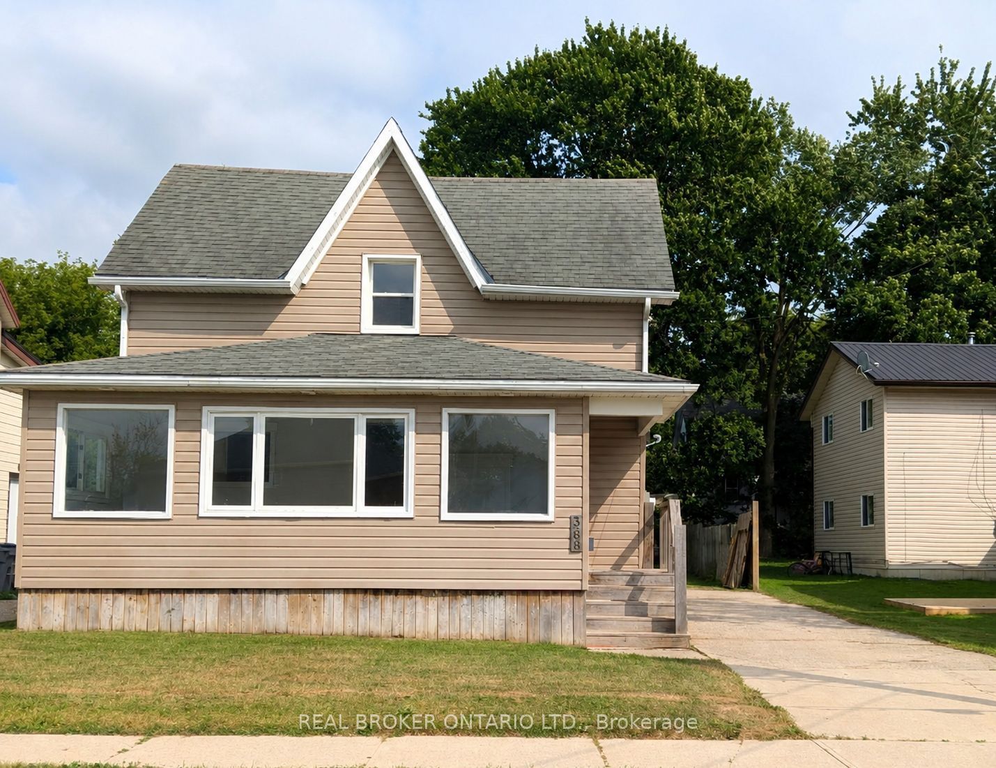 368 Wellington Avenue S Property Photo 1