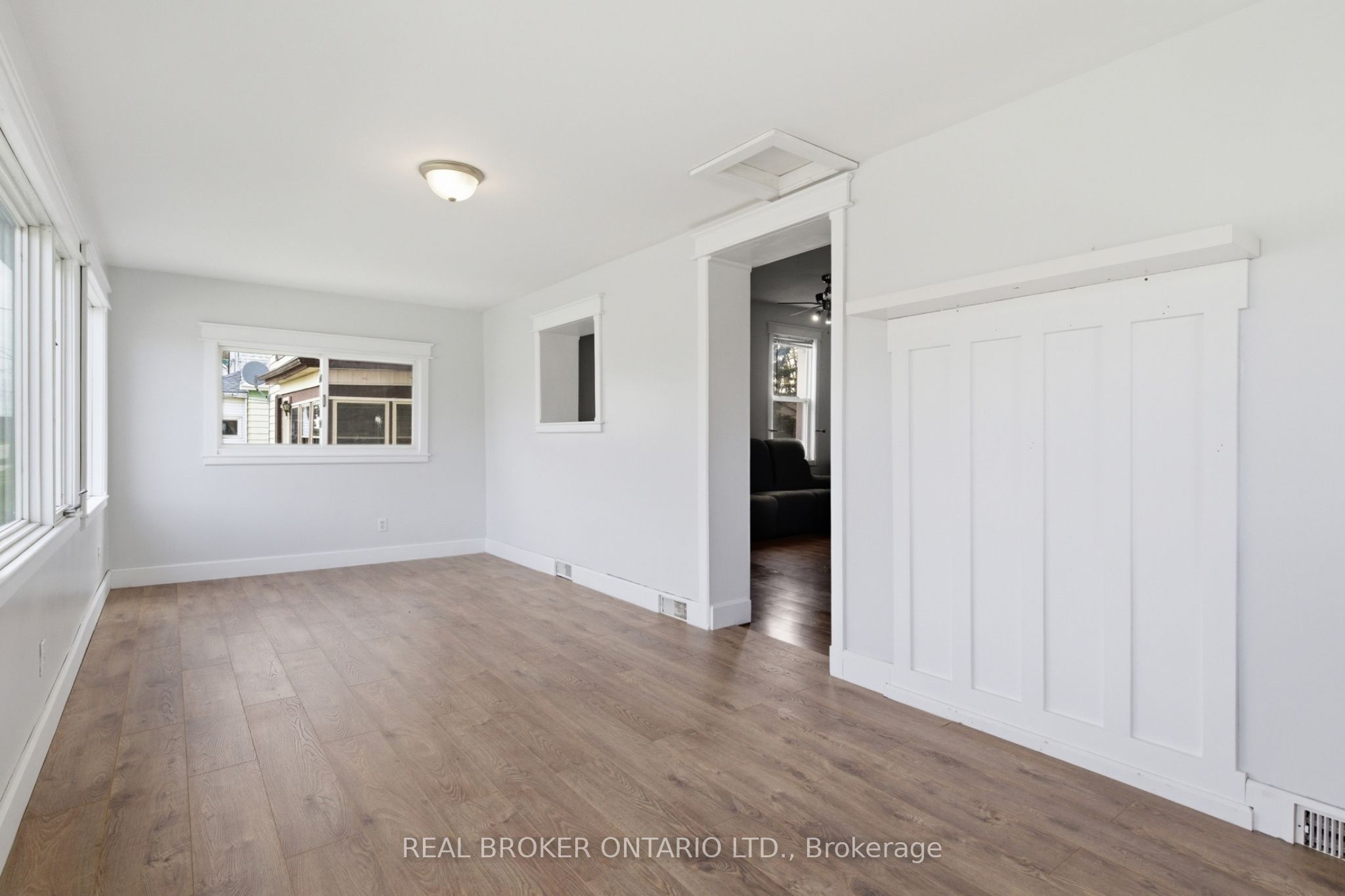 368 Wellington Avenue S Property Photo 4