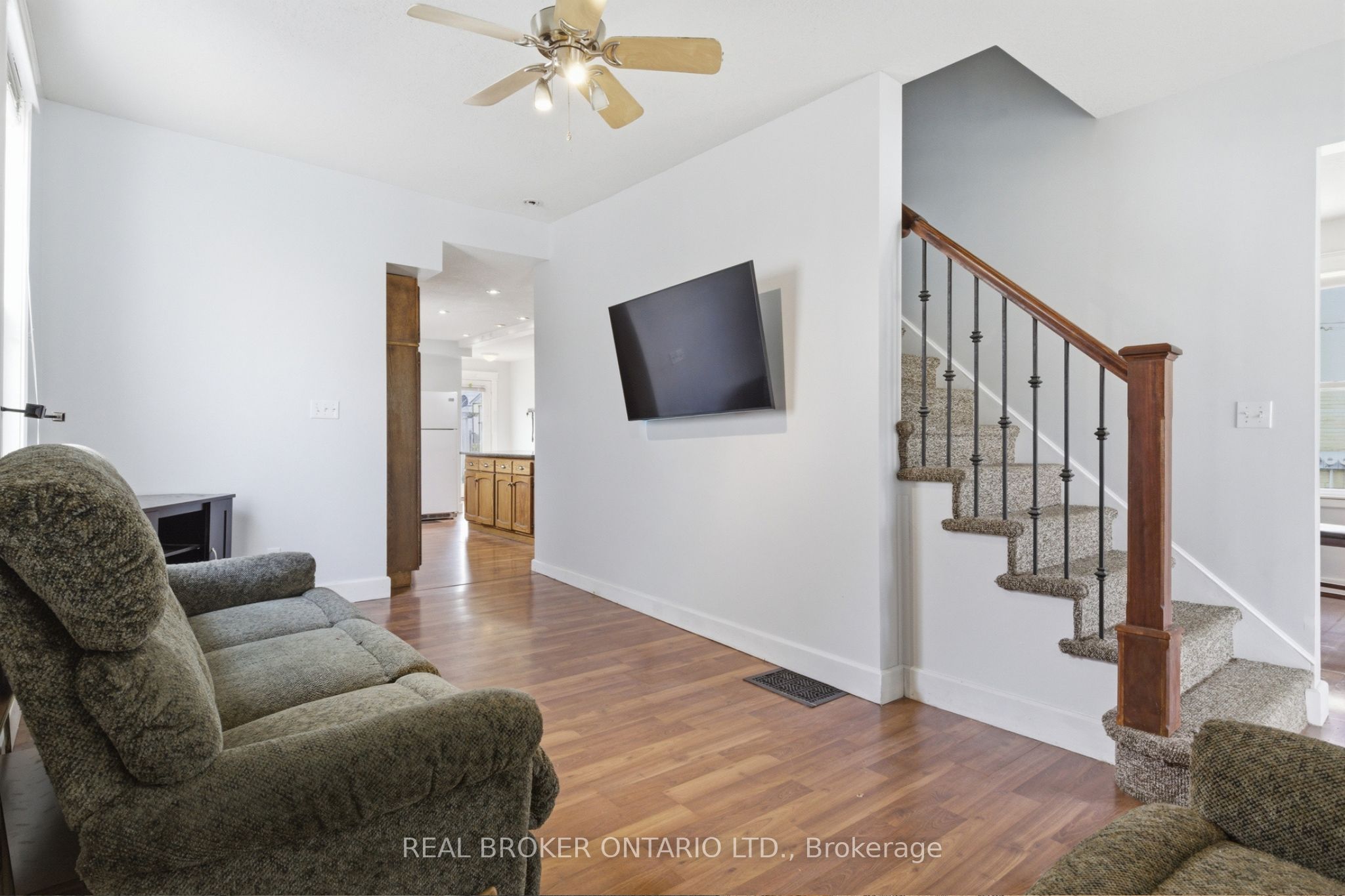 368 Wellington Avenue S Property Photo 5
