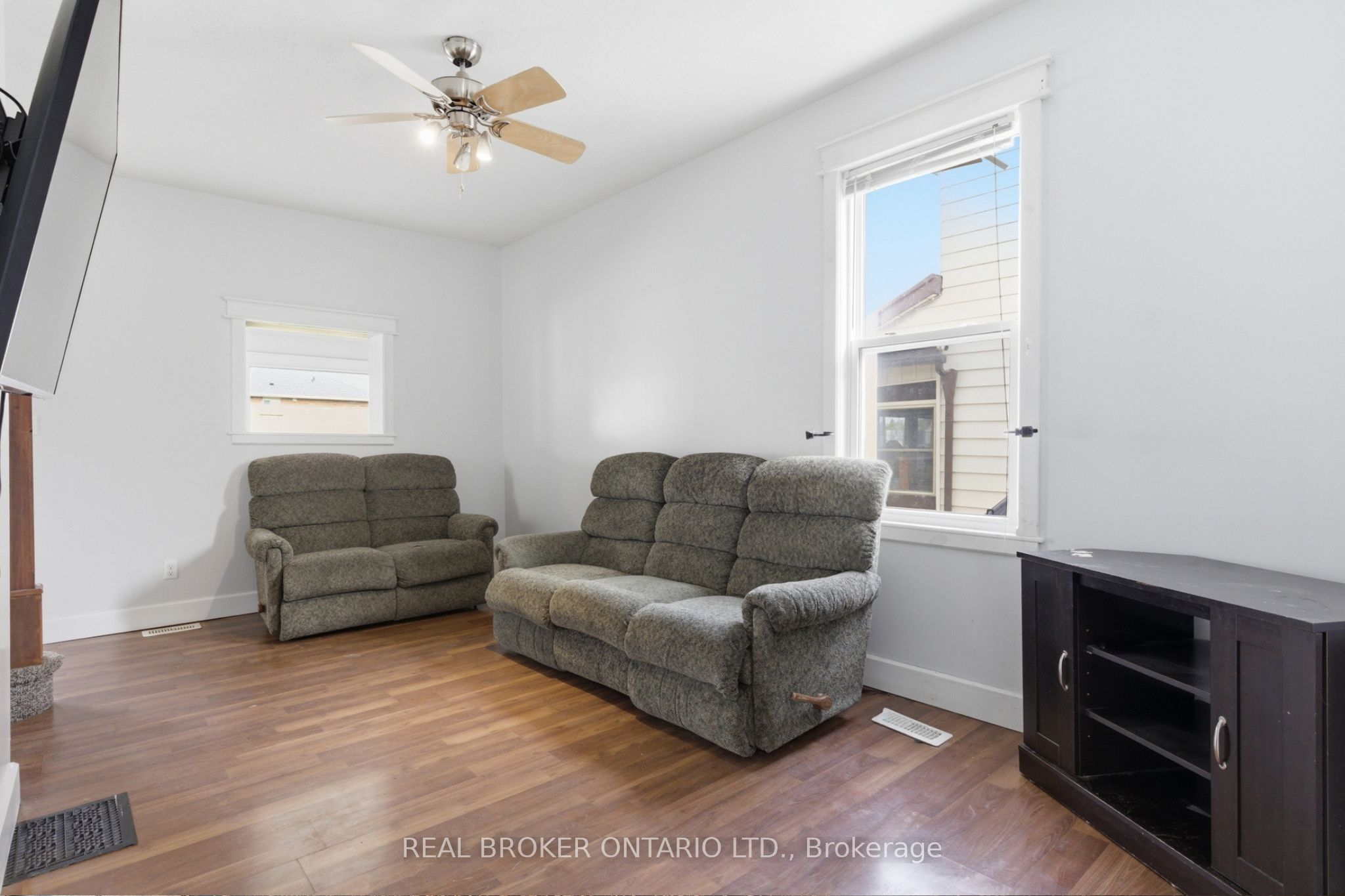 368 Wellington Avenue S Property Photo 9