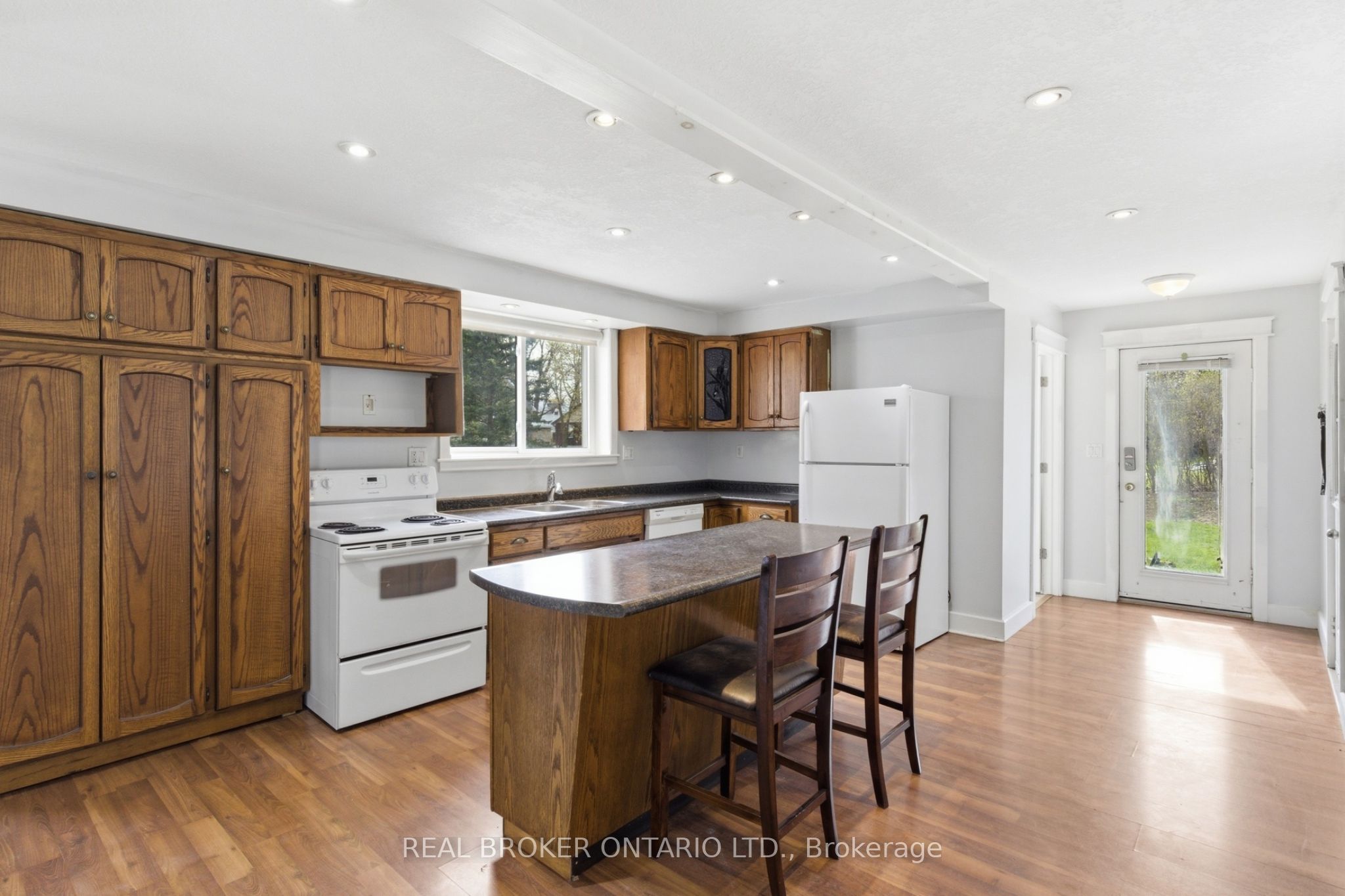 368 Wellington Avenue S Property Photo 13