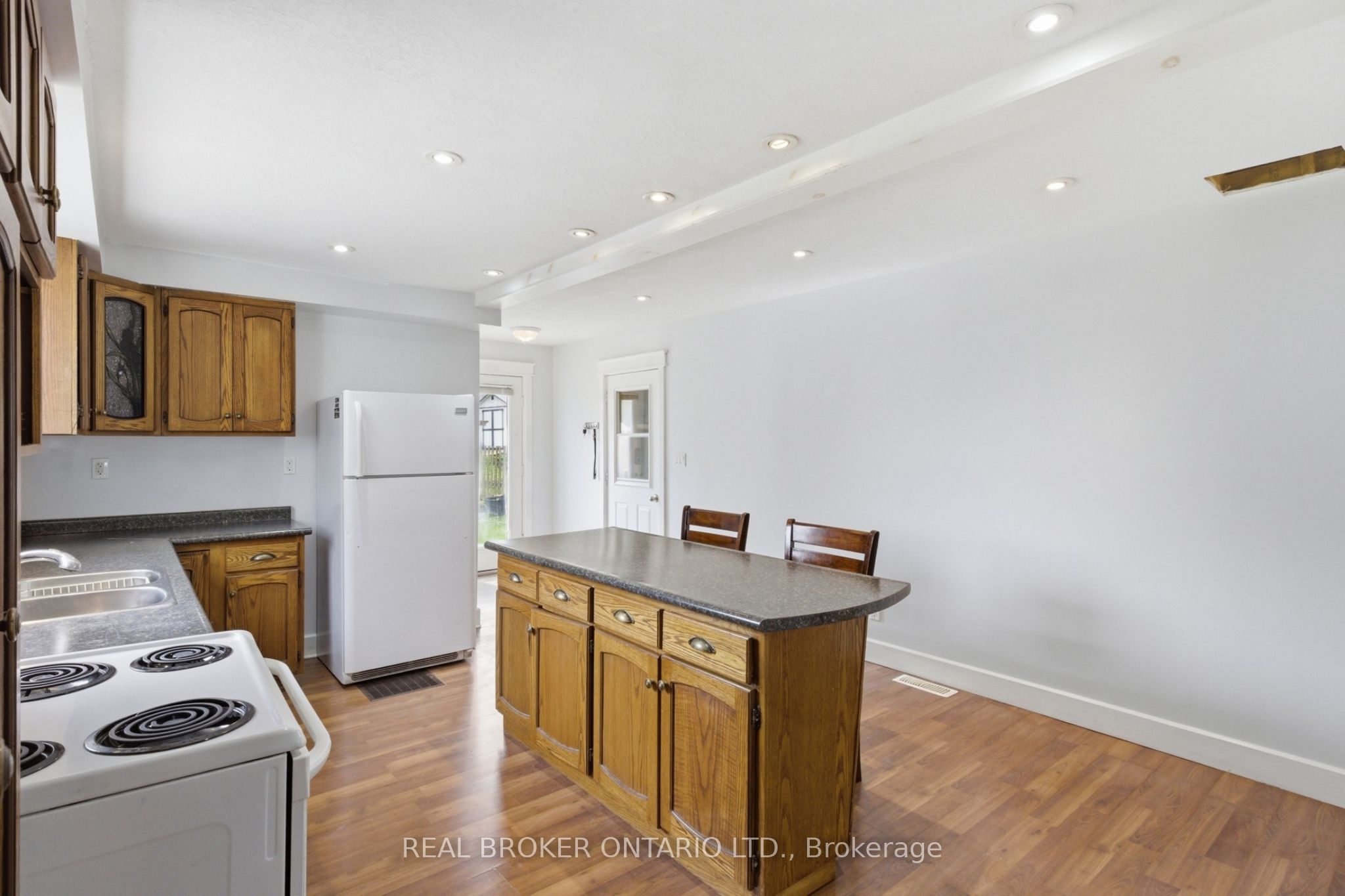 368 Wellington Avenue S Property Photo 15