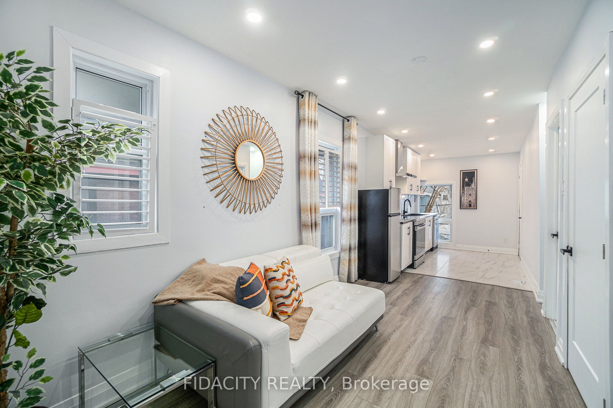 640 Somerset Street W Property Photo 10