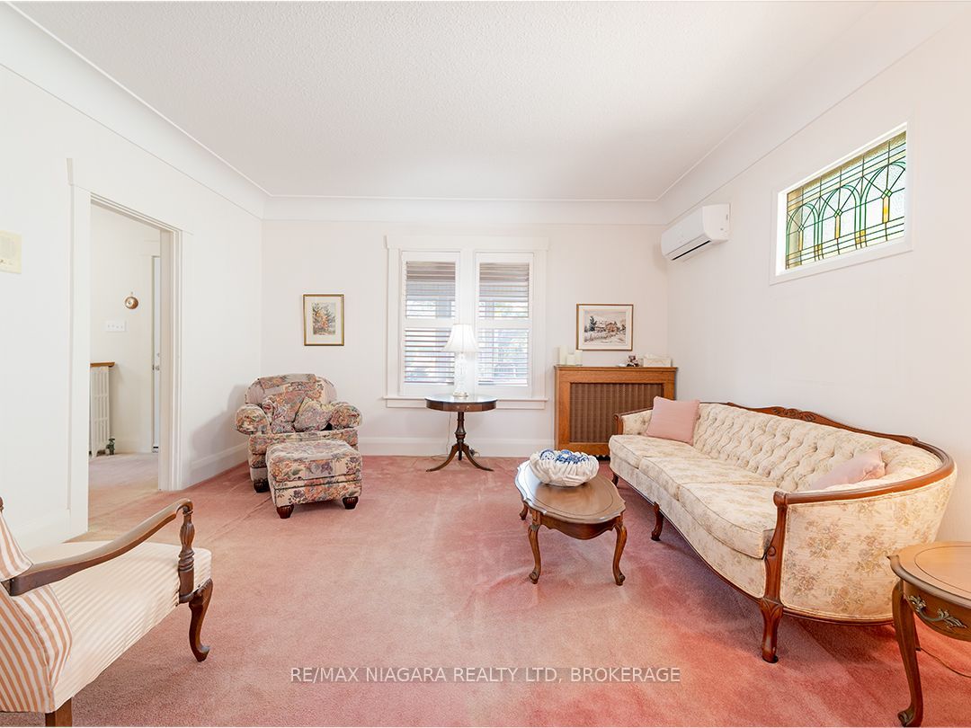 241 Alexandra Street Property Photo 11