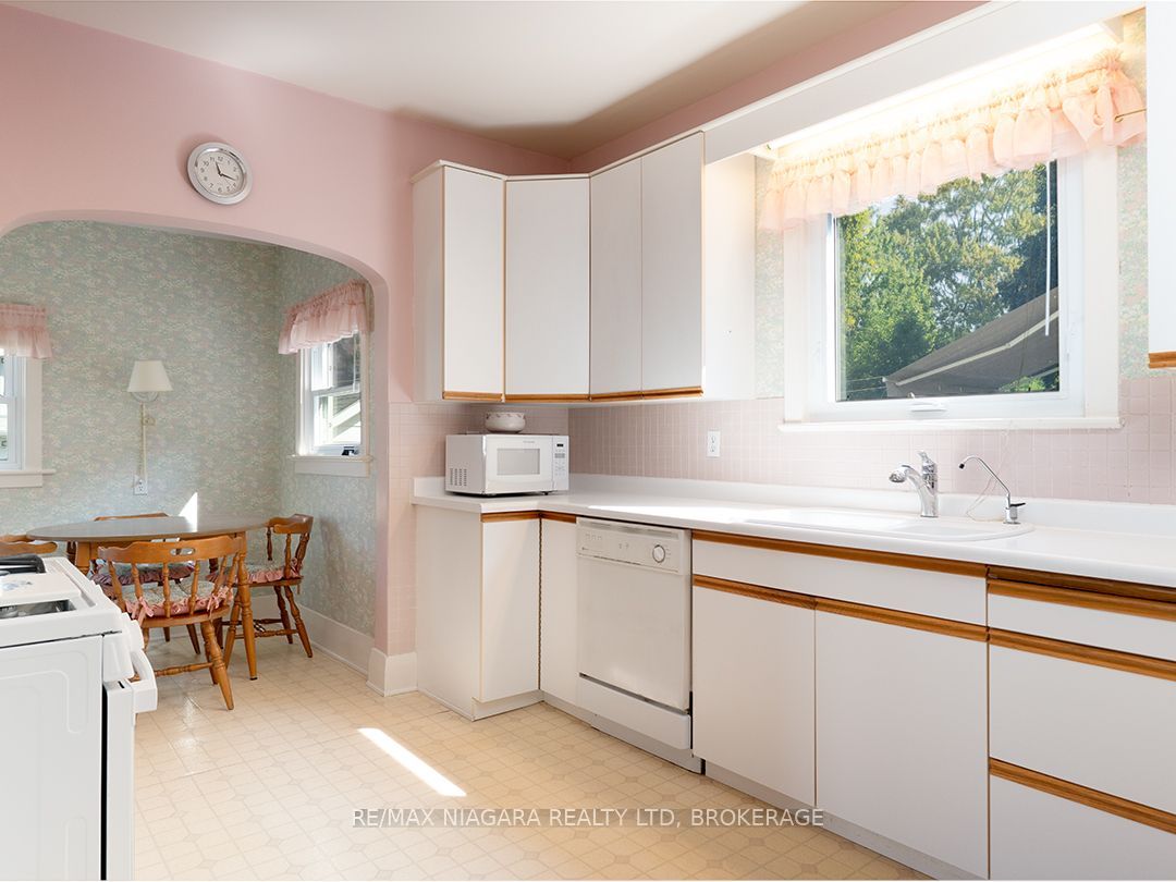 241 Alexandra Street Property Photo 16