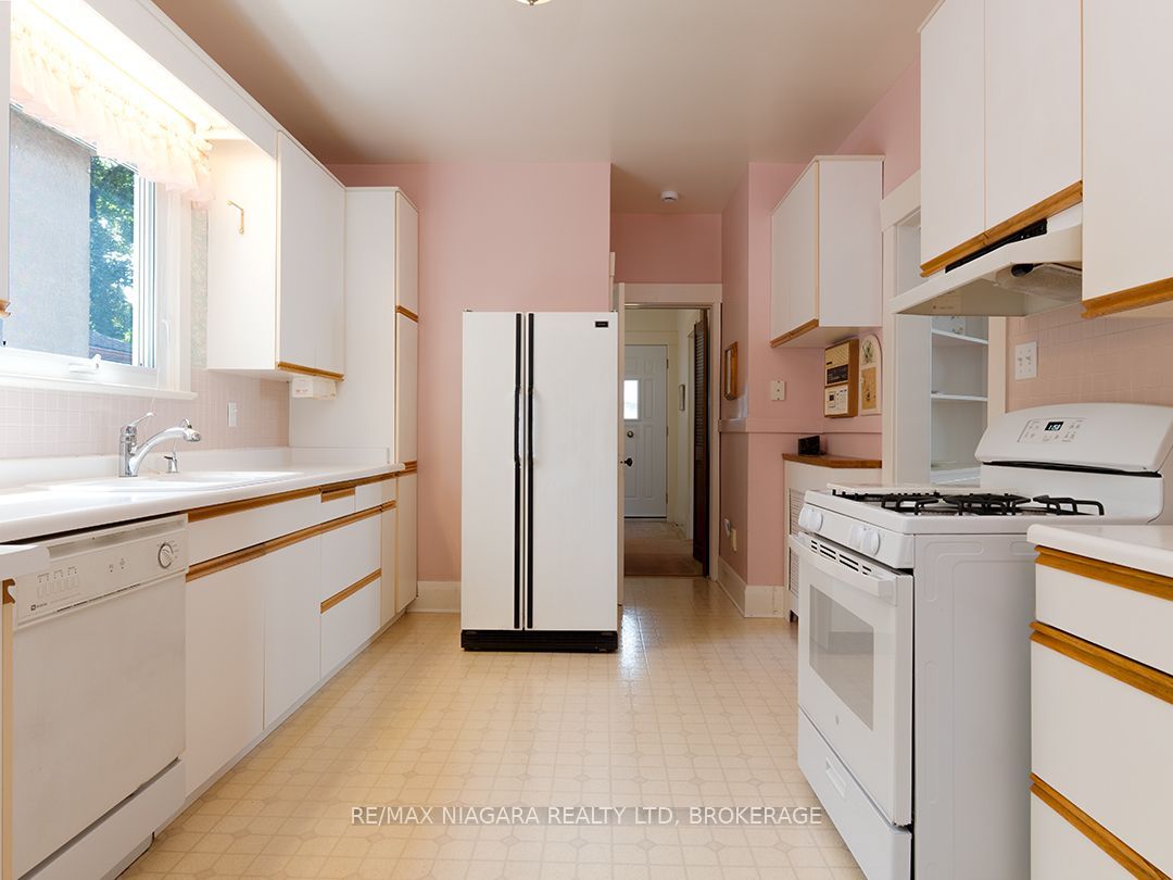 241 Alexandra Street Property Photo 17