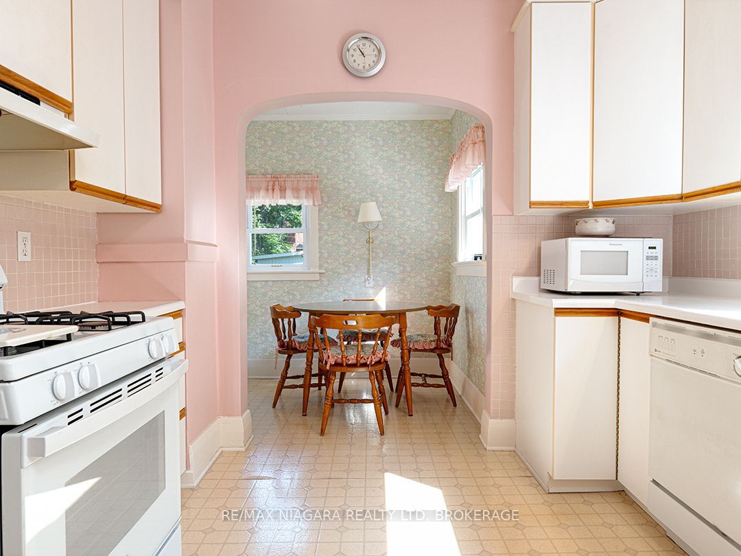 241 Alexandra Street Property Photo 18