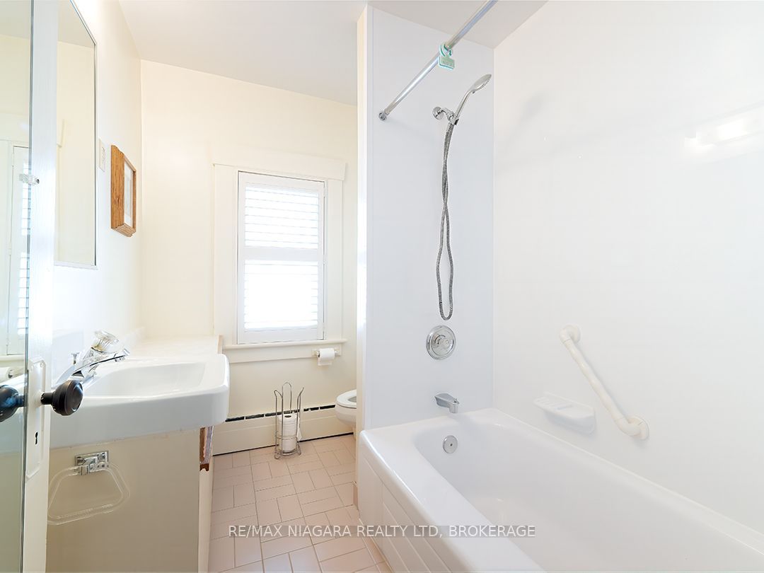 241 Alexandra Street Property Photo 32