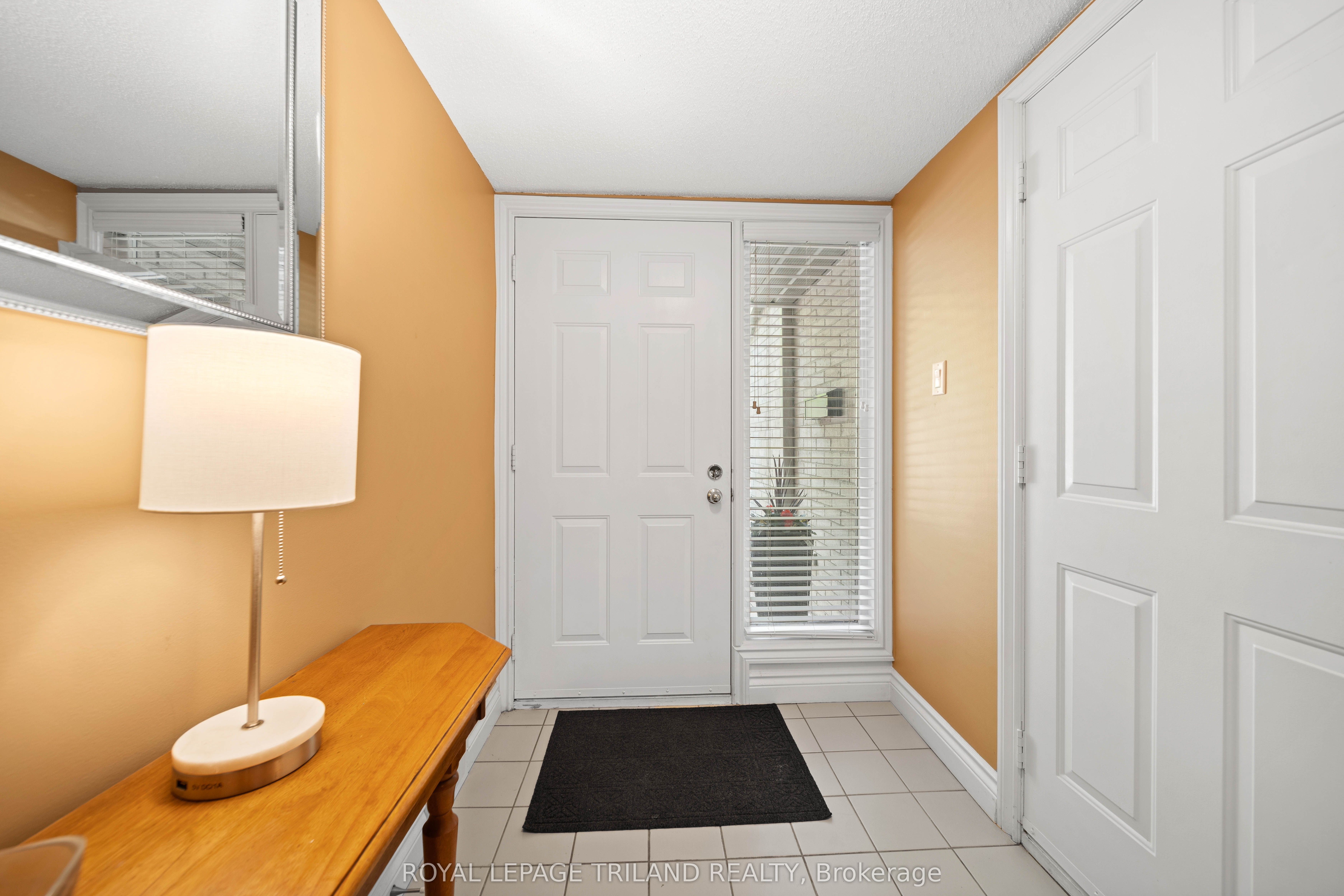 1399 Commissioners Road W 4 Property Photo 3