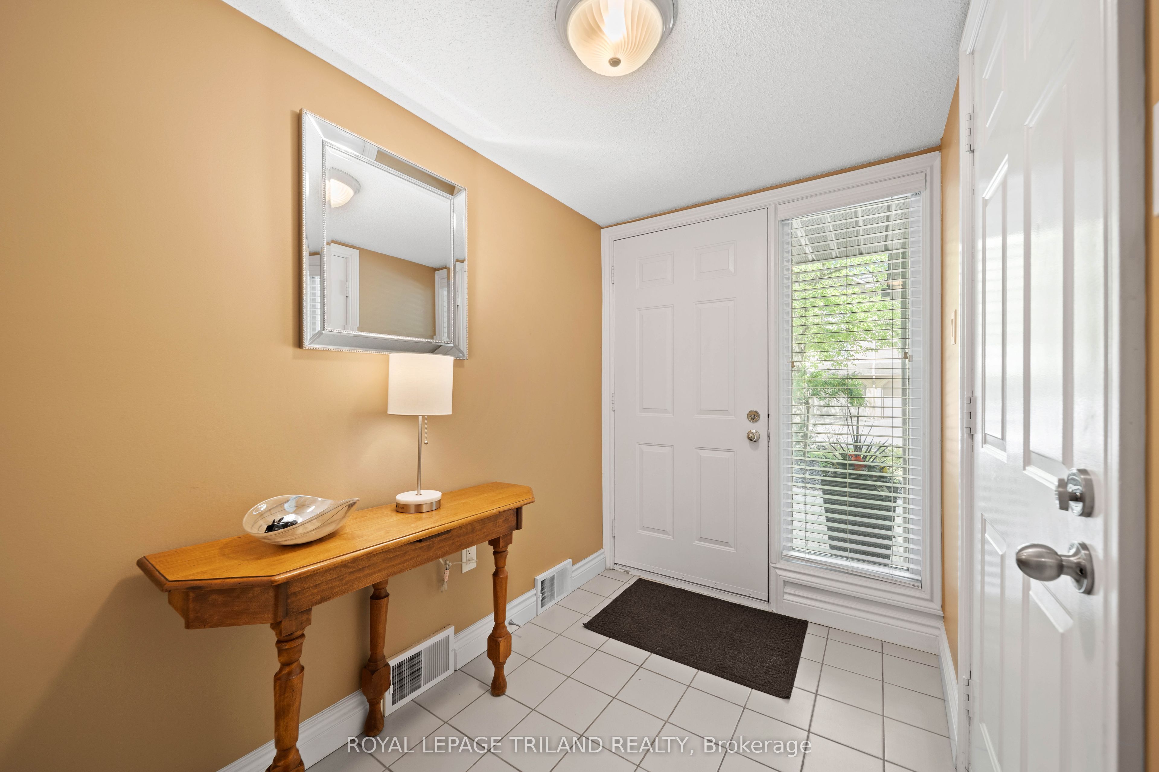1399 Commissioners Road W 4 Property Photo 4