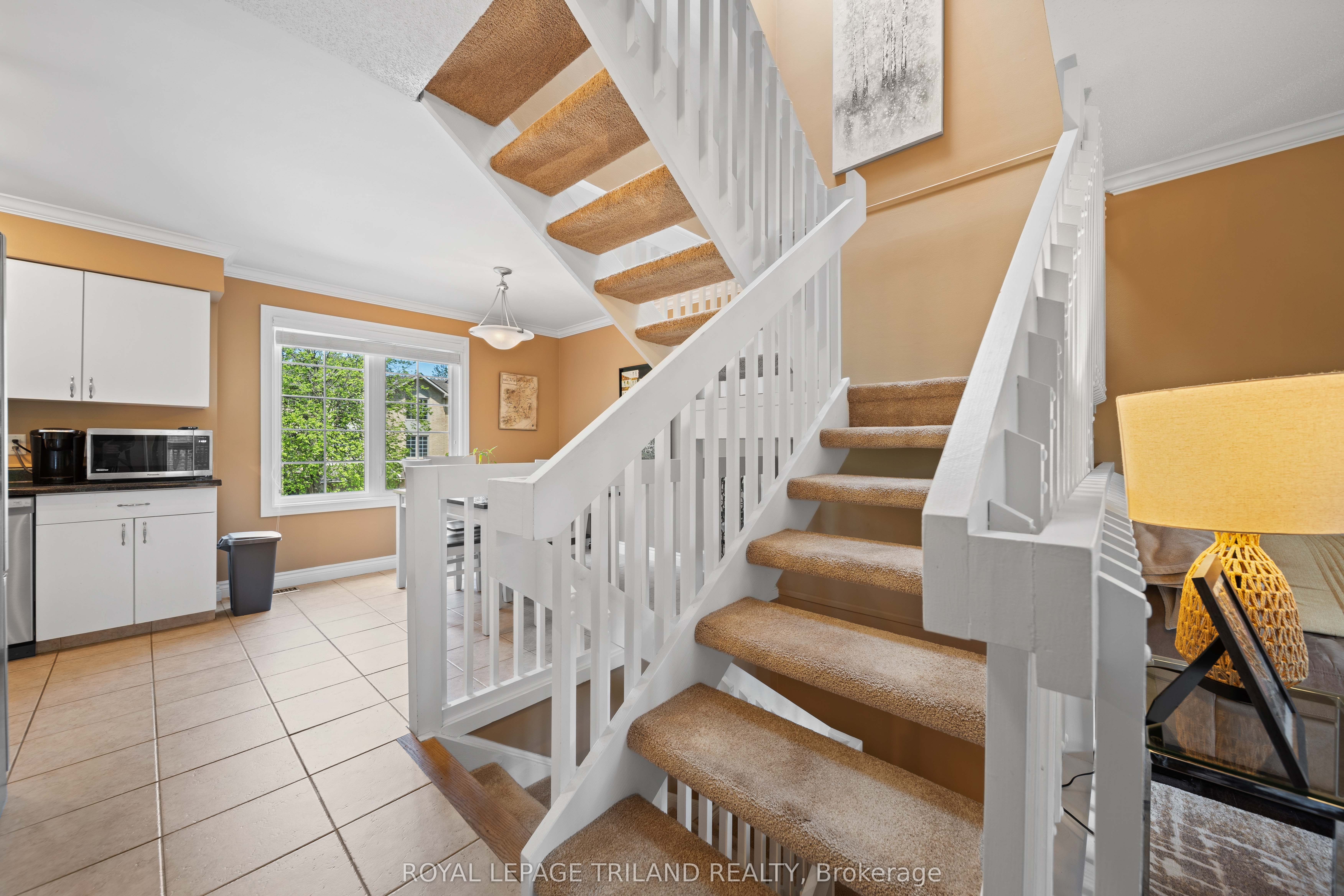 1399 Commissioners Road W 4 Property Photo 10