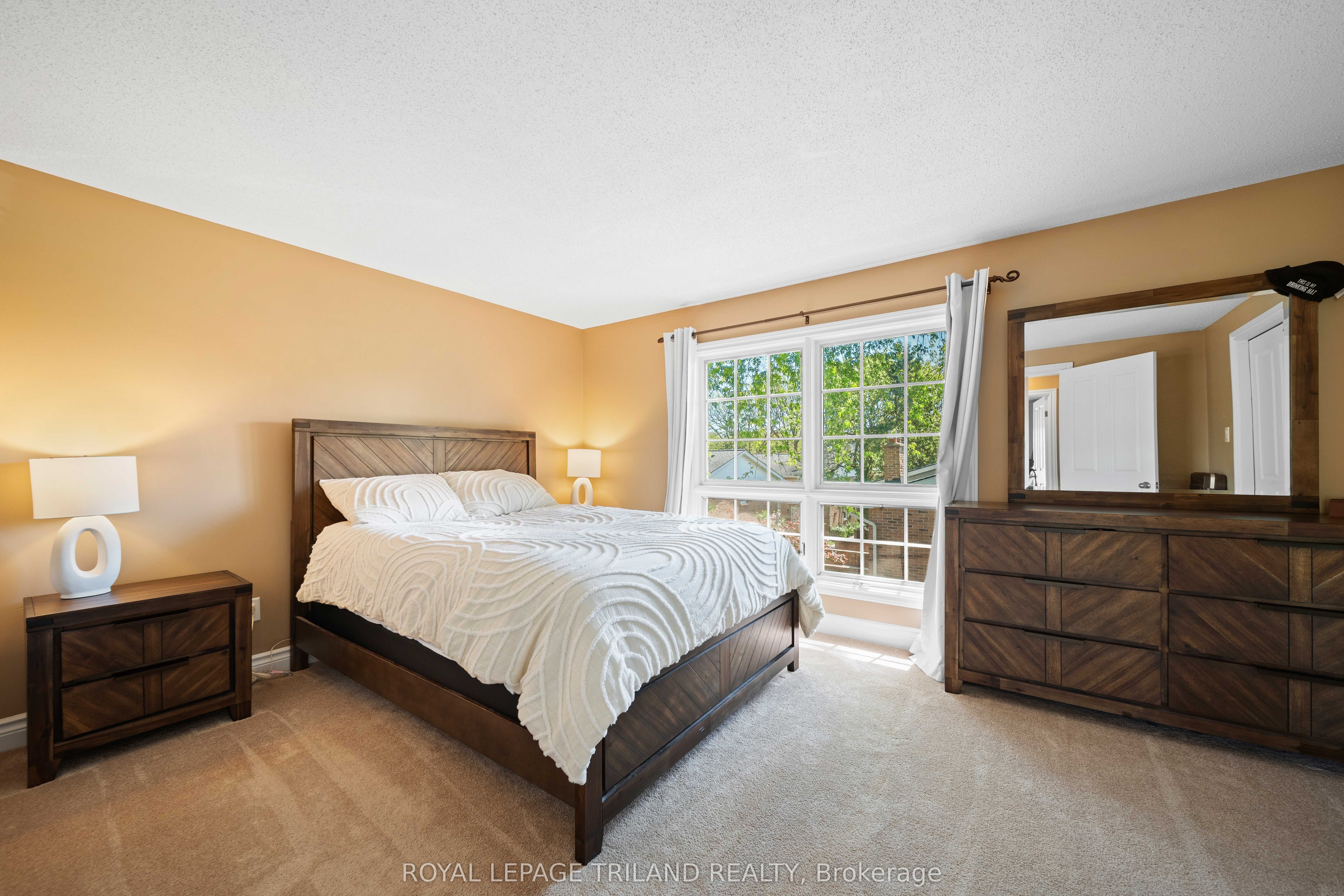 1399 Commissioners Road W 4 Property Photo 23