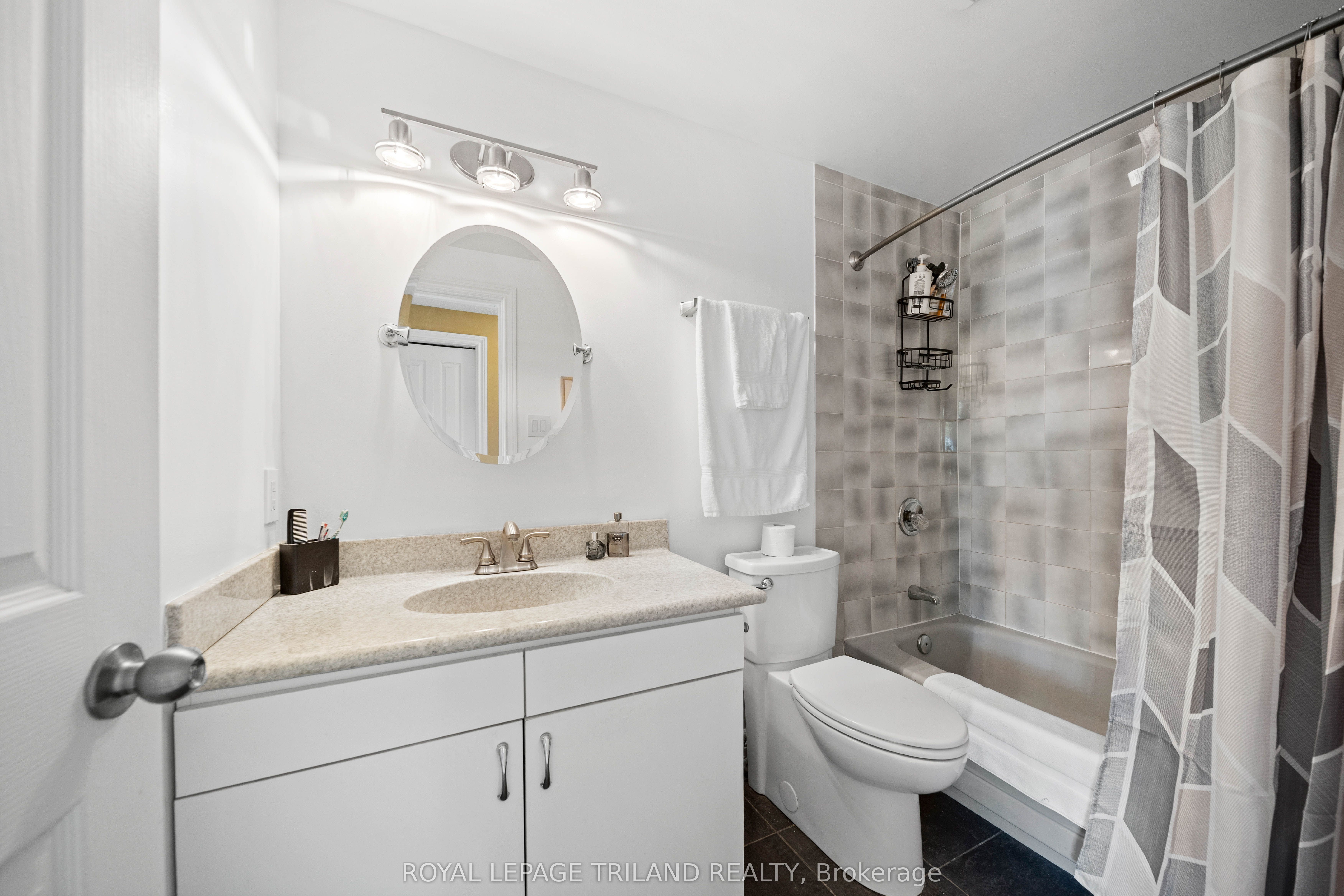 1399 Commissioners Road W 4 Property Photo 25