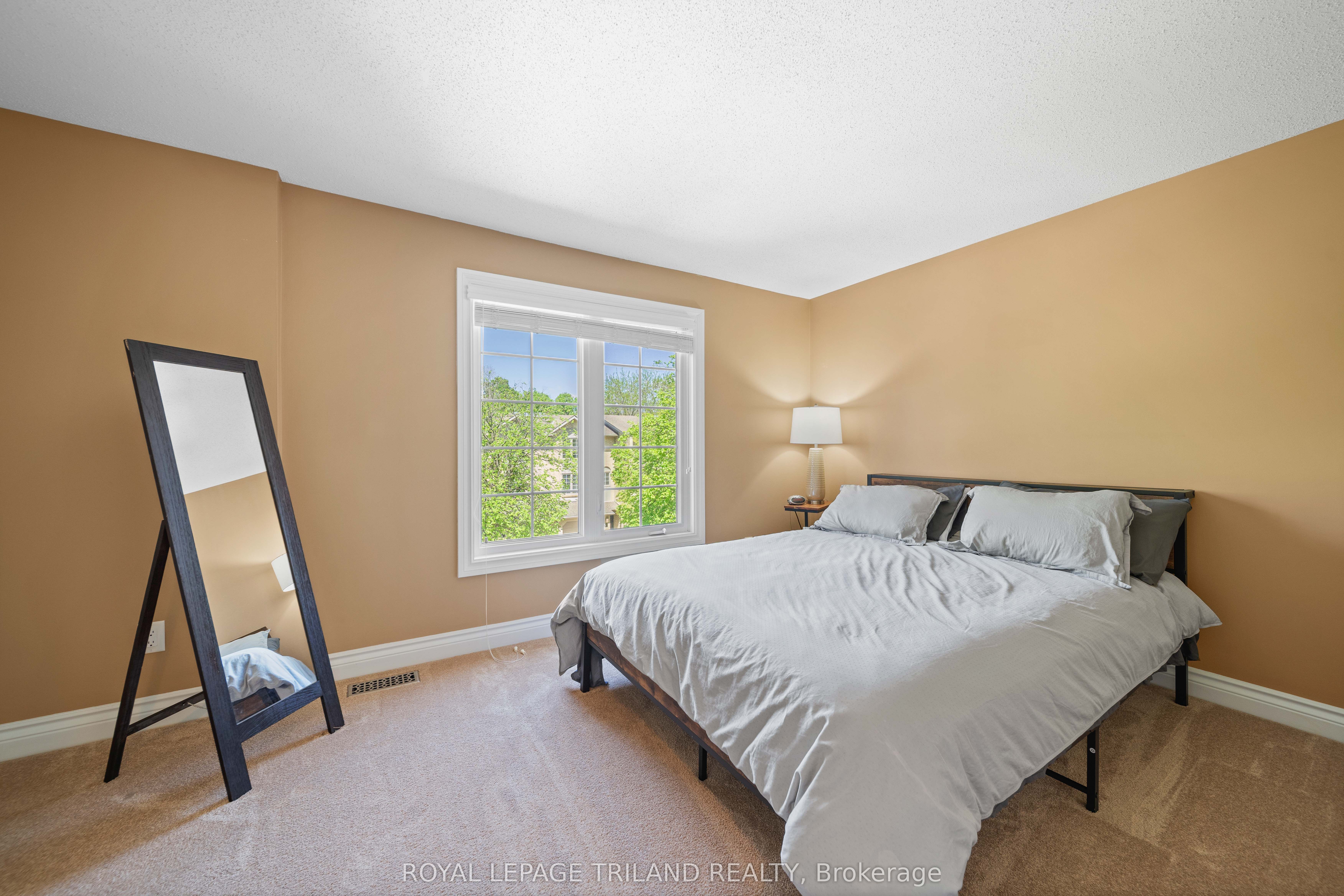 1399 Commissioners Road W 4 Property Photo 26