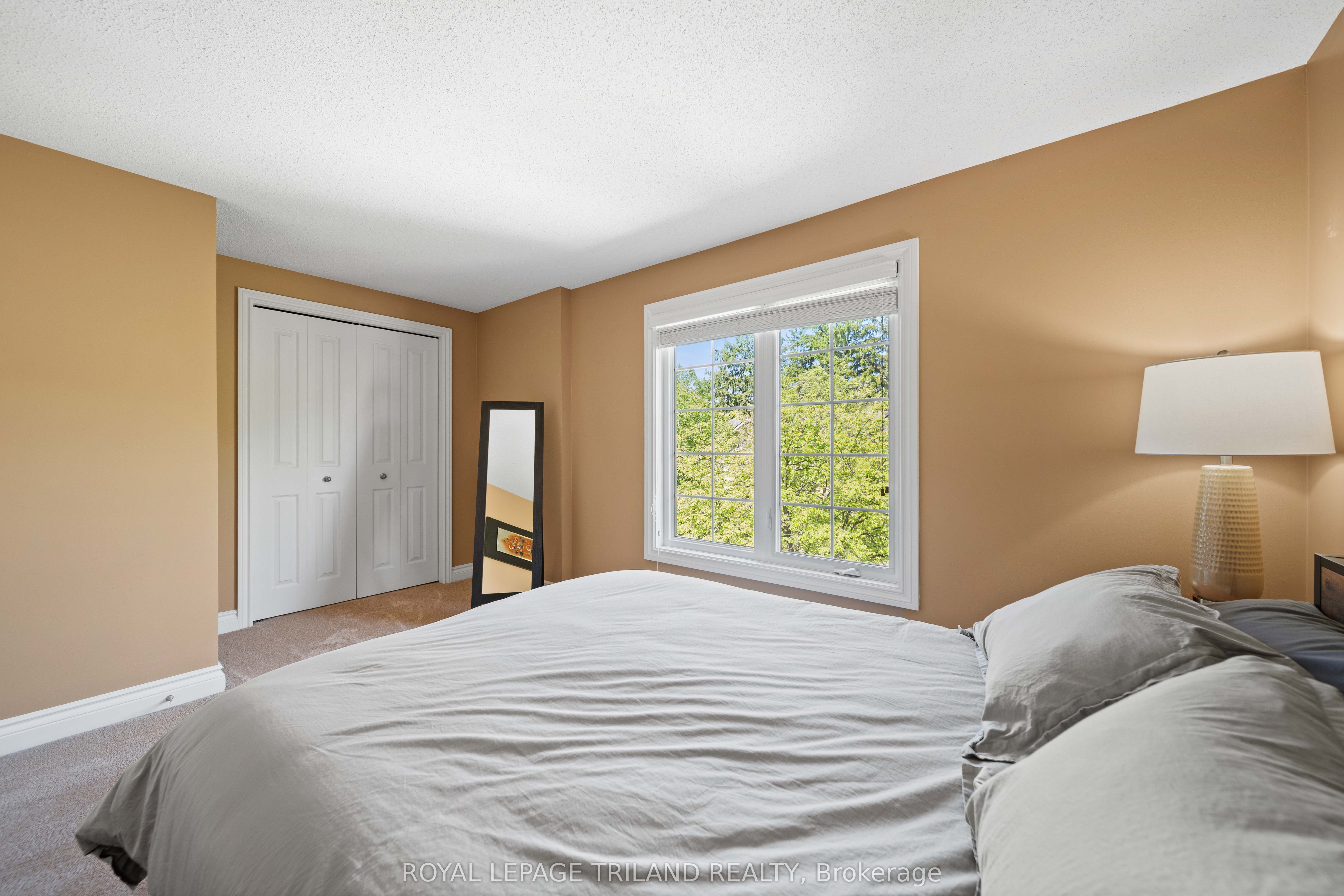 1399 Commissioners Road W 4 Property Photo 27