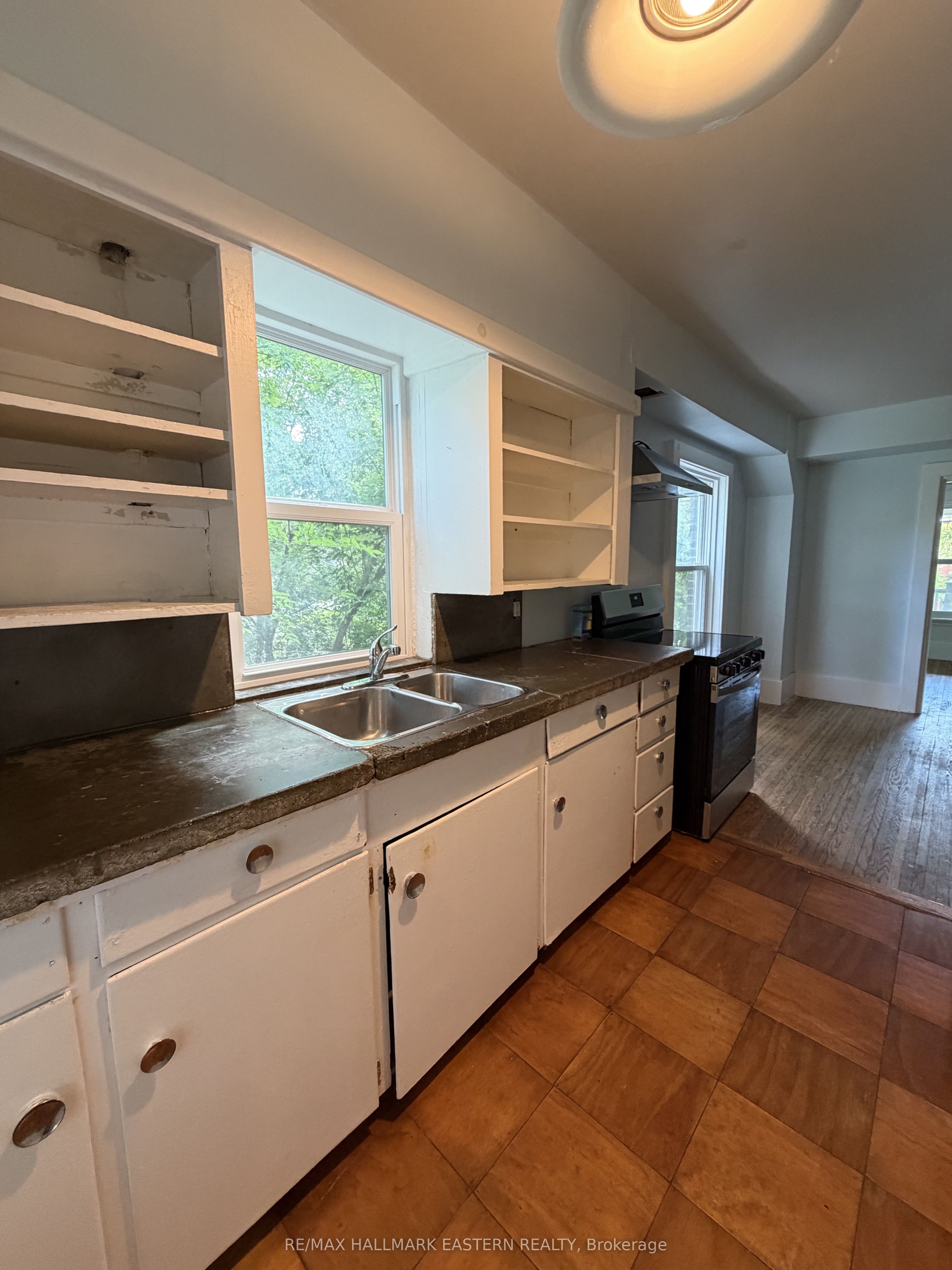 242 Dublin Street Property Photo 15
