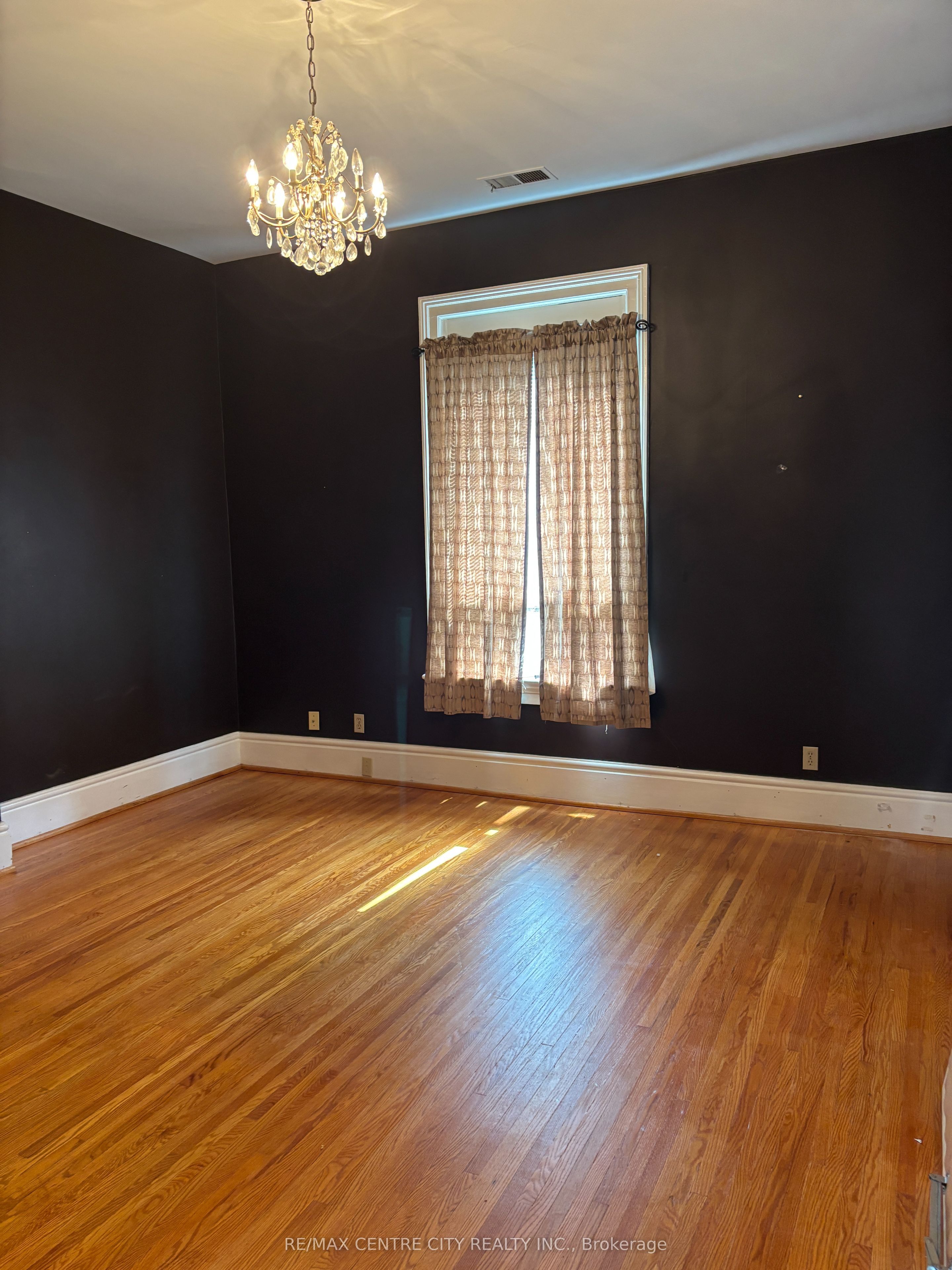 846 N Richmond Street Property Photo 3