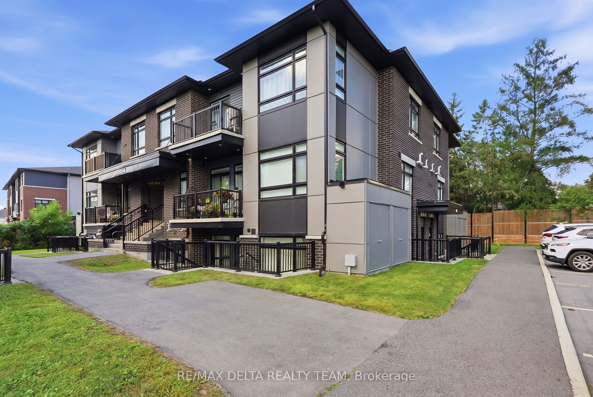 400 C Rolling Meadow Crescent C Property Photo 1