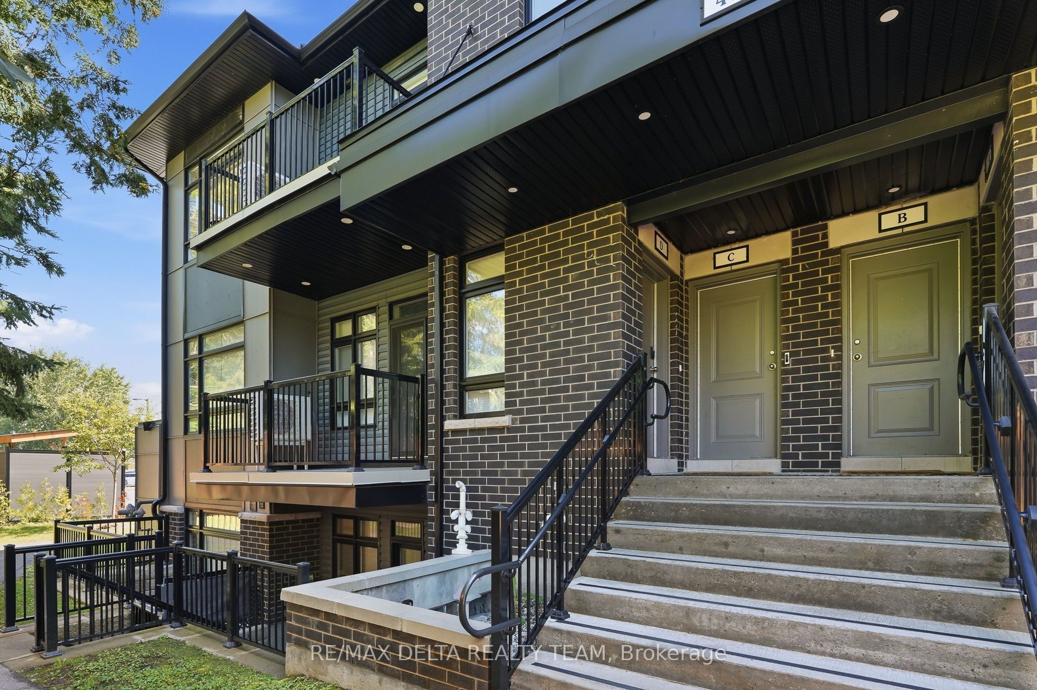 400 C Rolling Meadow Crescent C Property Photo 2