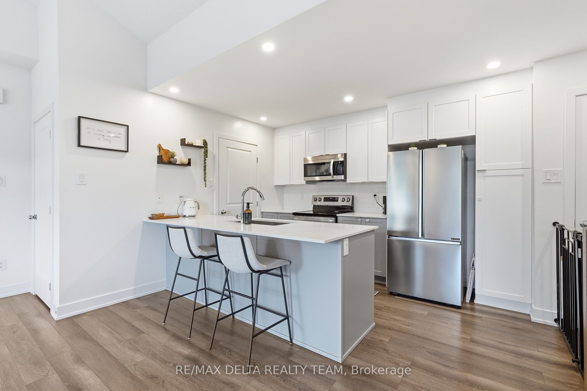 400 C Rolling Meadow Crescent C Property Photo 12