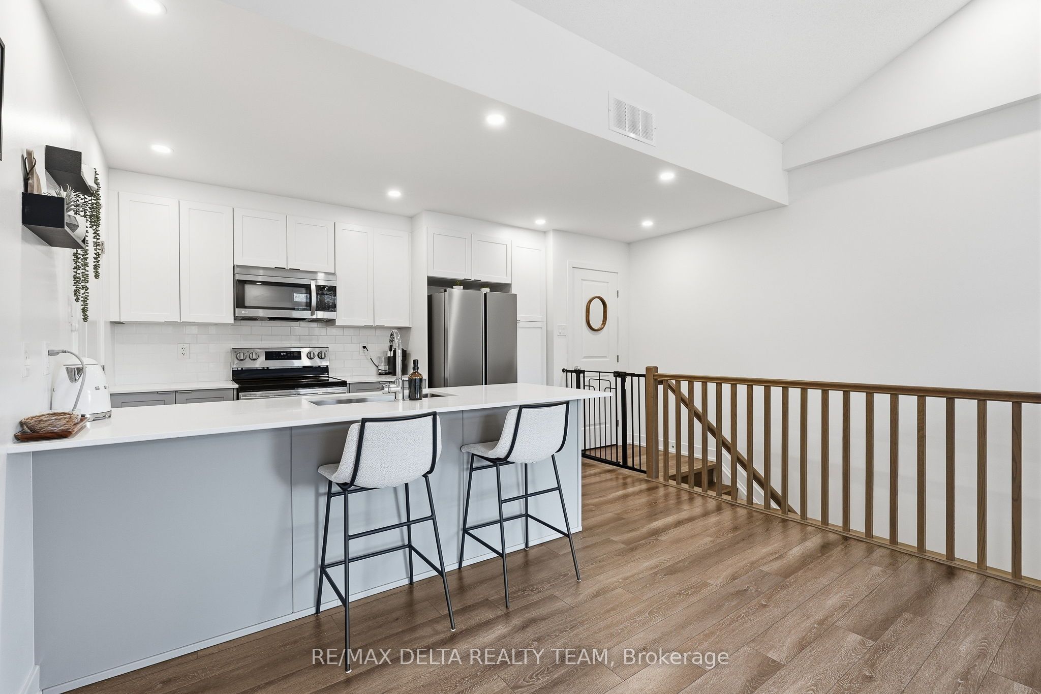 400 C Rolling Meadow Crescent C Property Photo 14