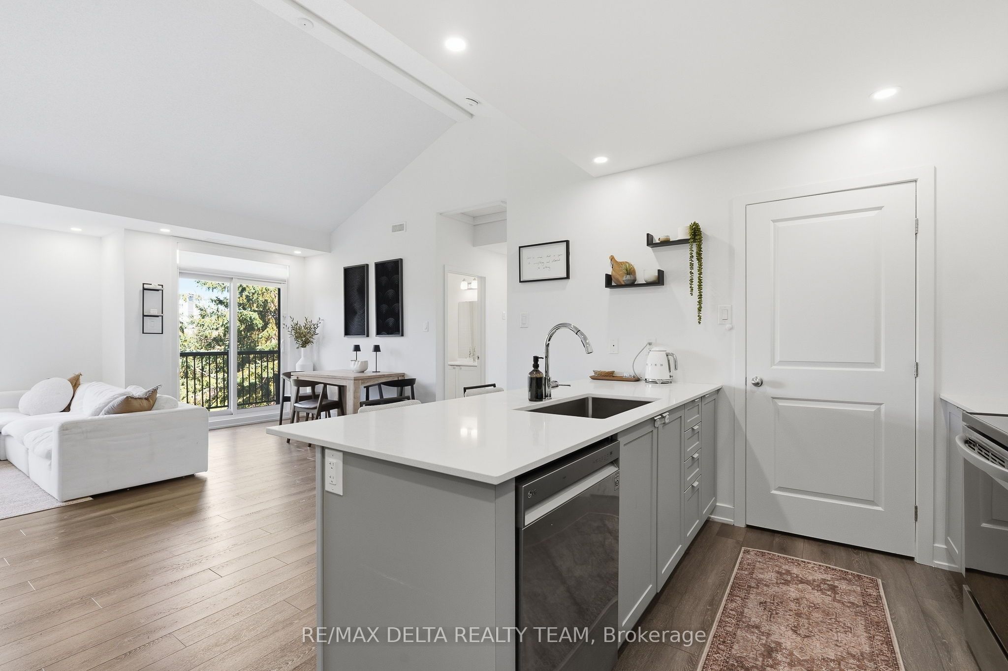 400 C Rolling Meadow Crescent C Property Photo 15