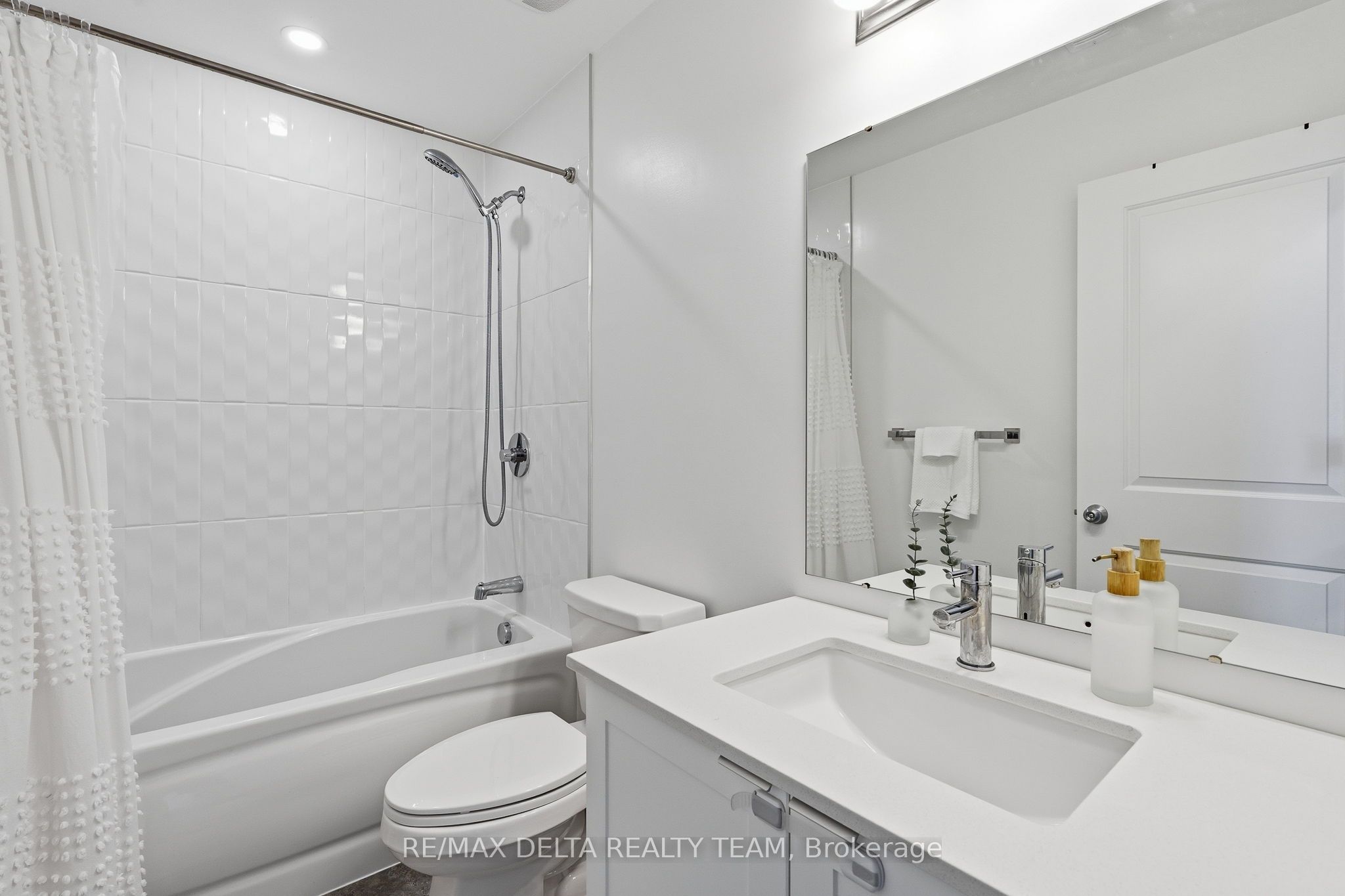 400 C Rolling Meadow Crescent C Property Photo 16