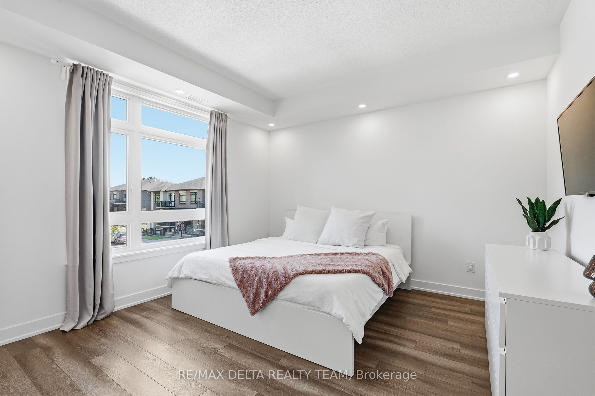 400 C Rolling Meadow Crescent C Property Photo 17