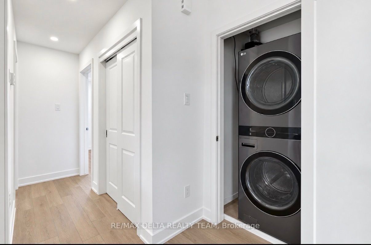 400 C Rolling Meadow Crescent C Property Photo 21