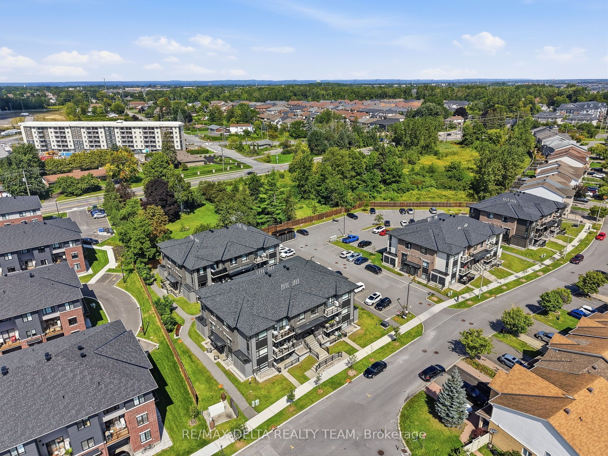 400 C Rolling Meadow Crescent C Property Photo 24