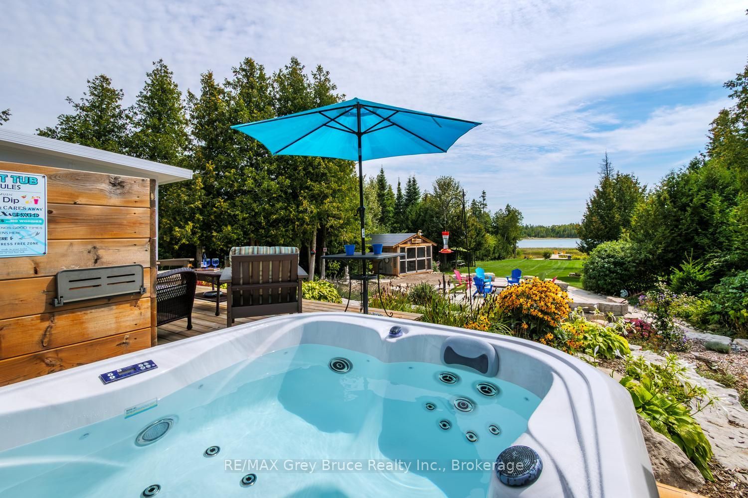 145 Devils Glen Property Photo 1