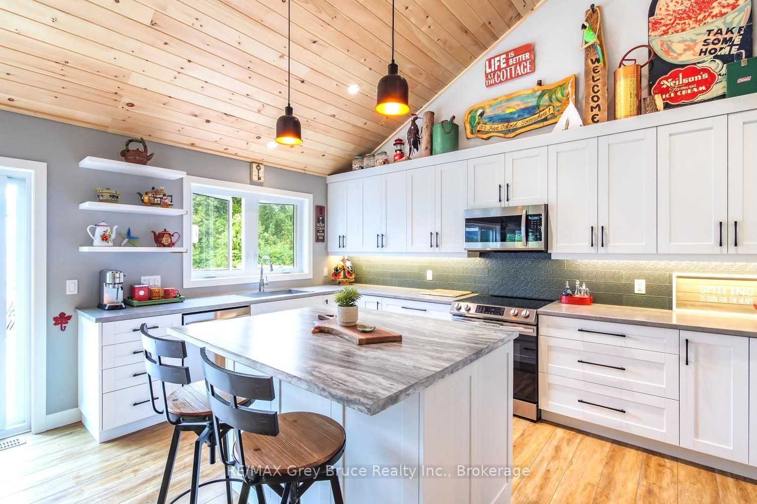145 Devils Glen Property Photo 14
