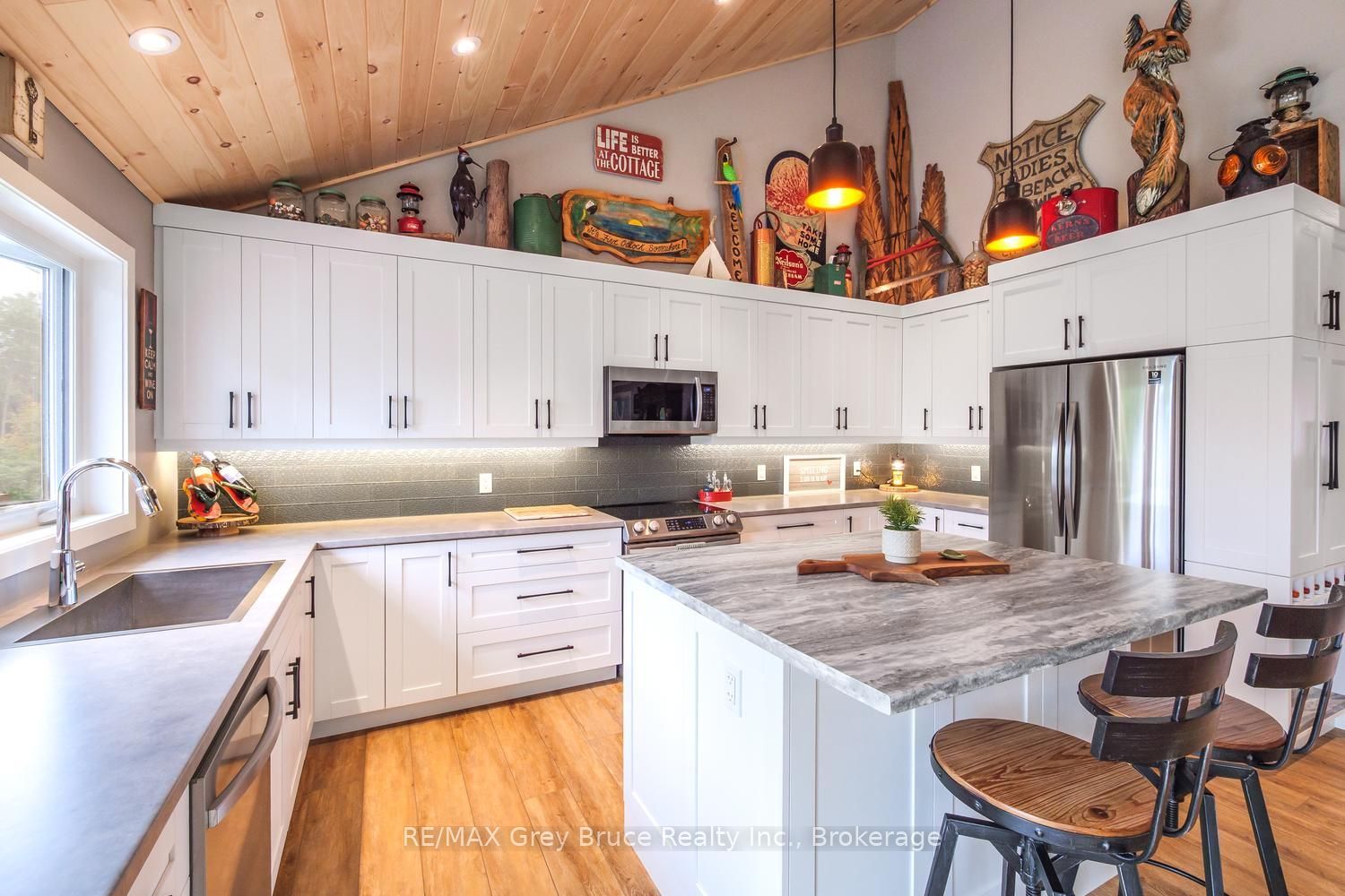145 Devils Glen Property Photo 15