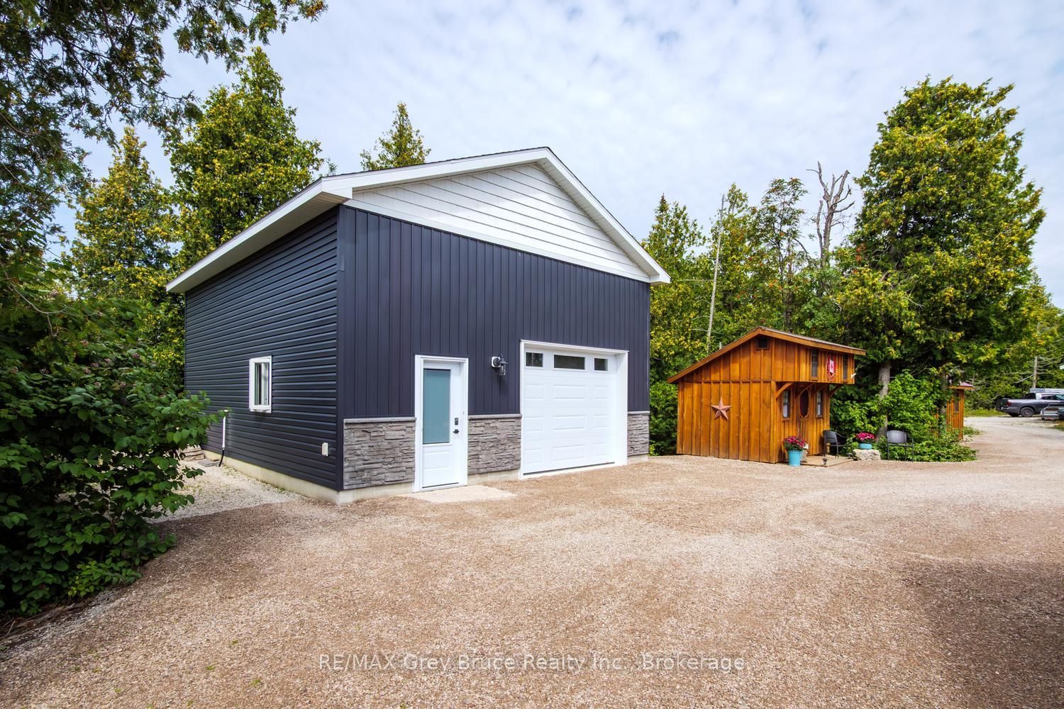 145 Devils Glen Property Photo 28