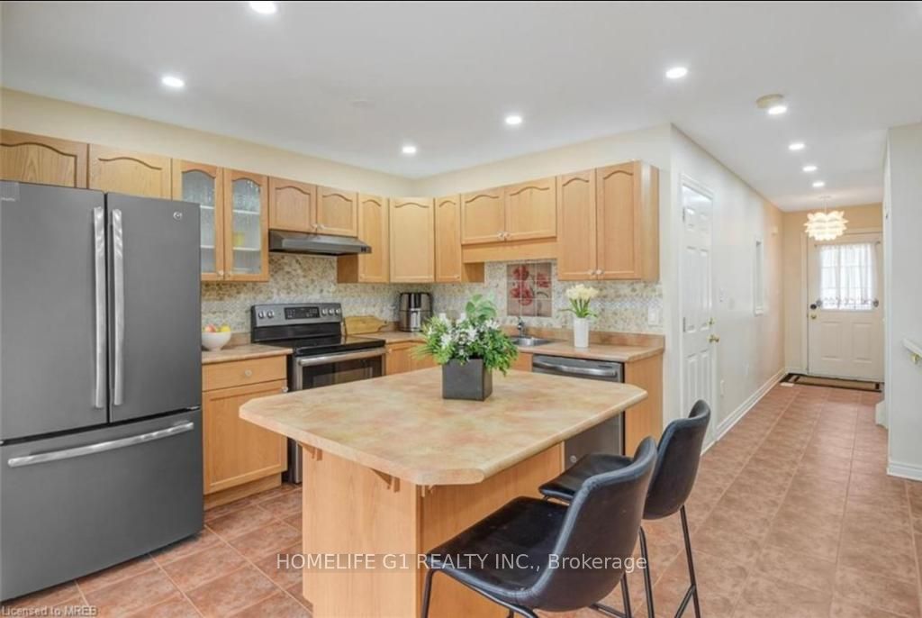 6260 Ash Street Property Photo 6