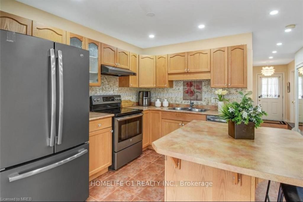 6260 Ash Street Property Photo 8