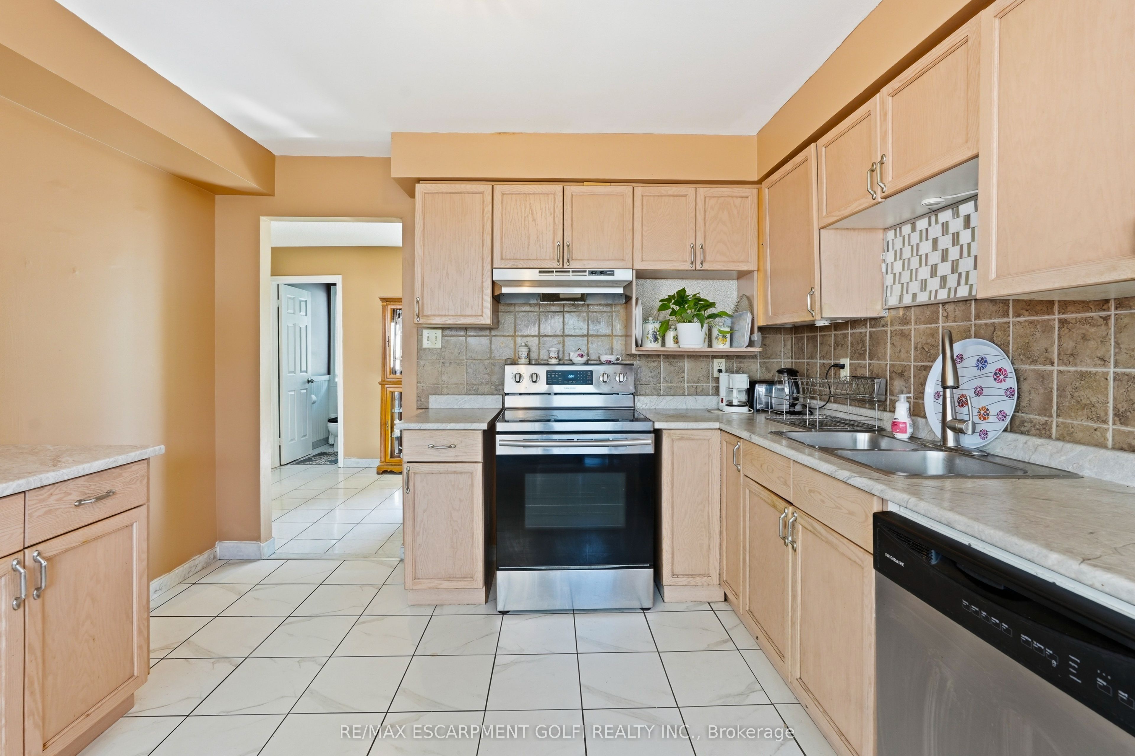 138 Livingston Avenue Property Photo 10