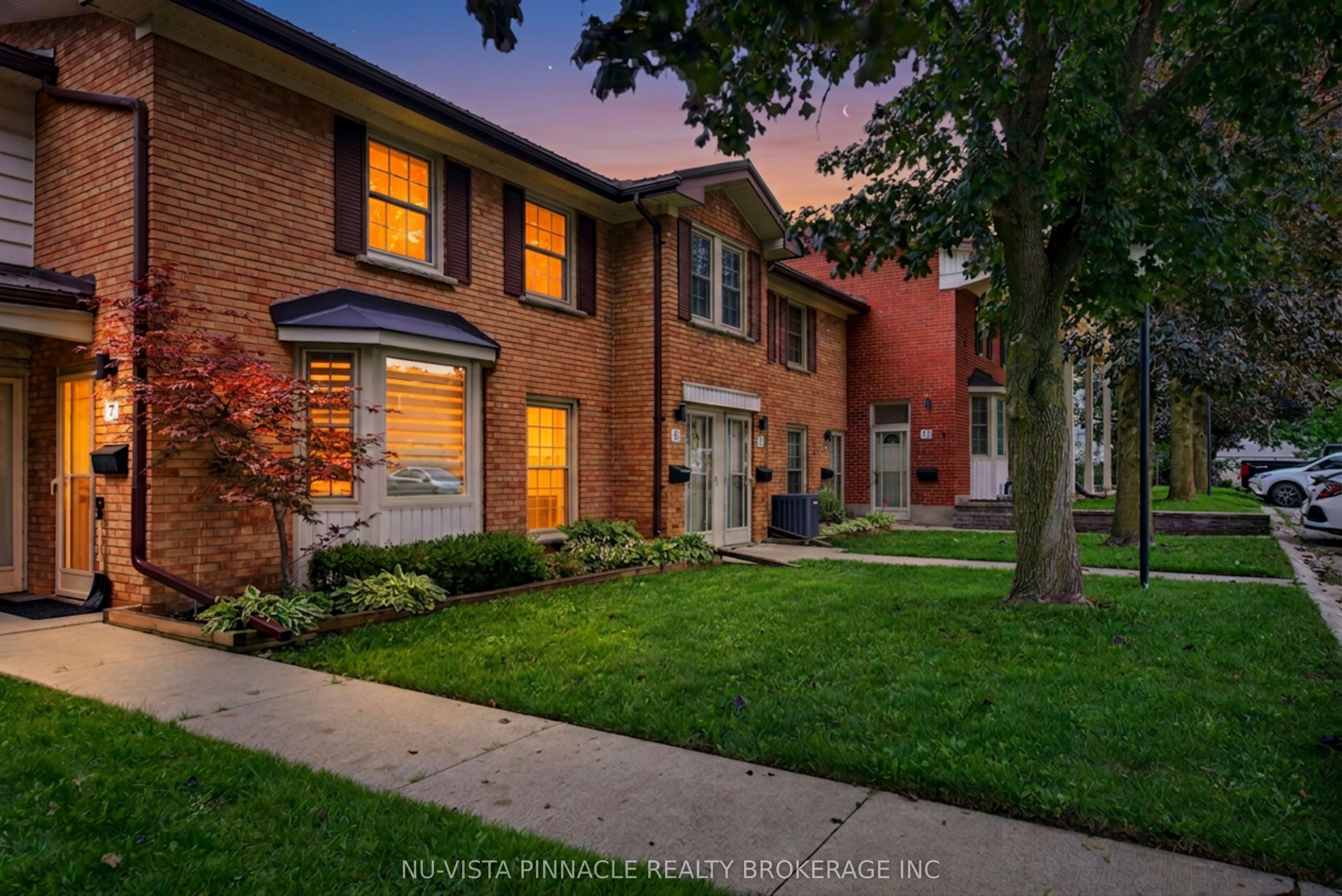 7 Arbour Glen Crescent Property Photo 1