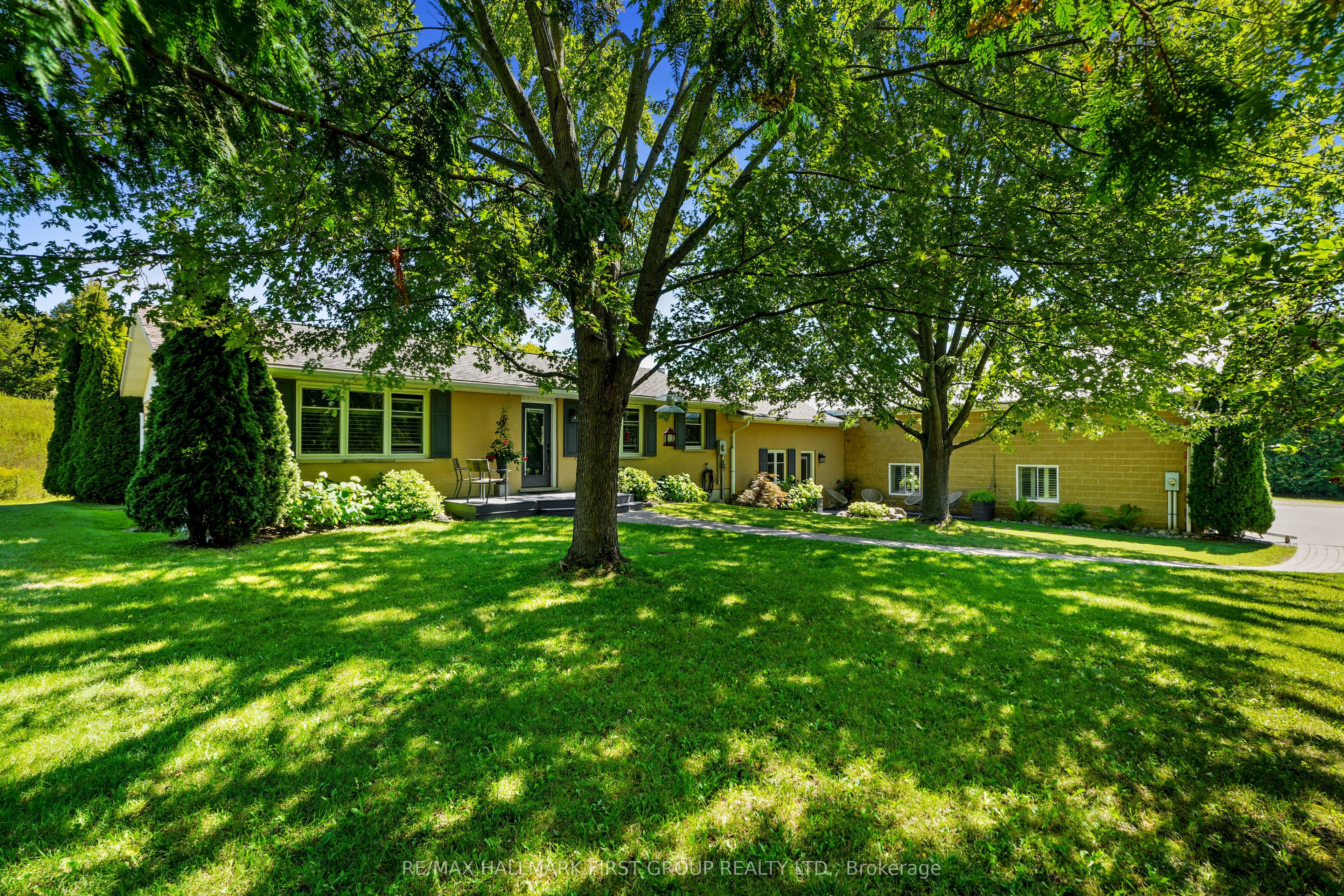 3311 Burnham Street N Property Photo 1
